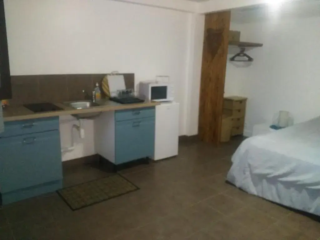 Au Petit Canal Fleuri Au Petit Canal Fleuri