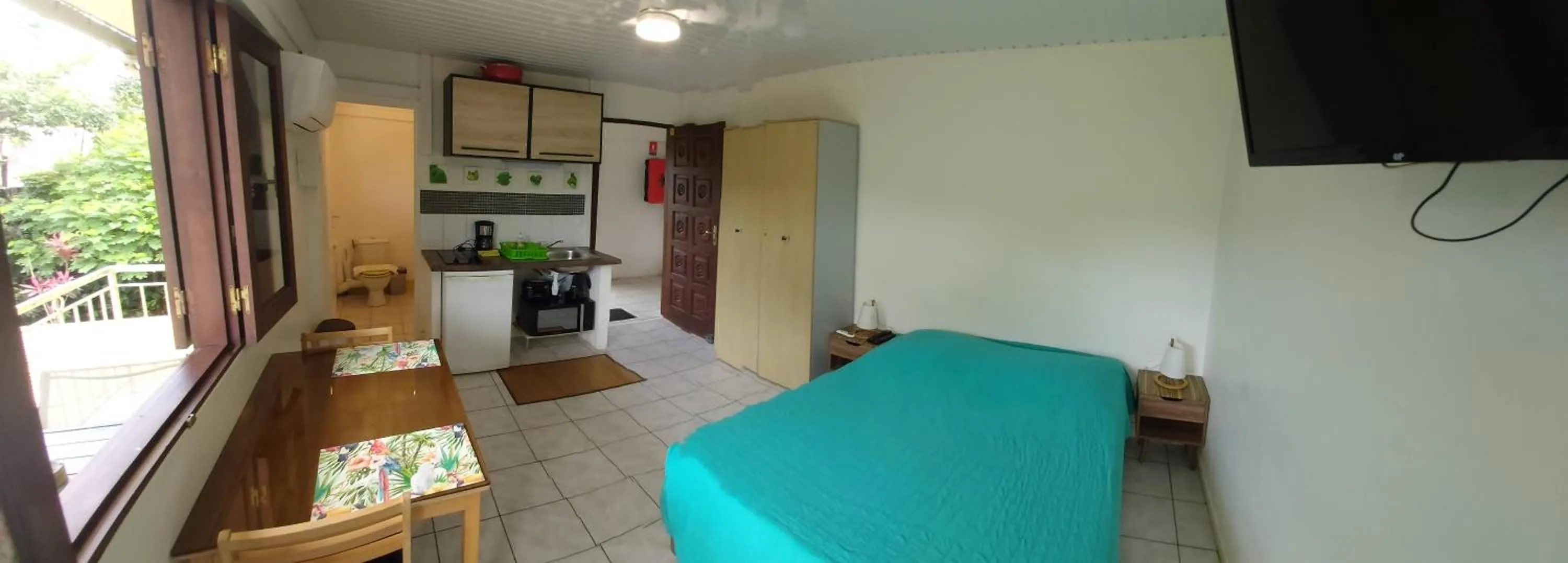 Bed in Au Petit Canal Fleuri