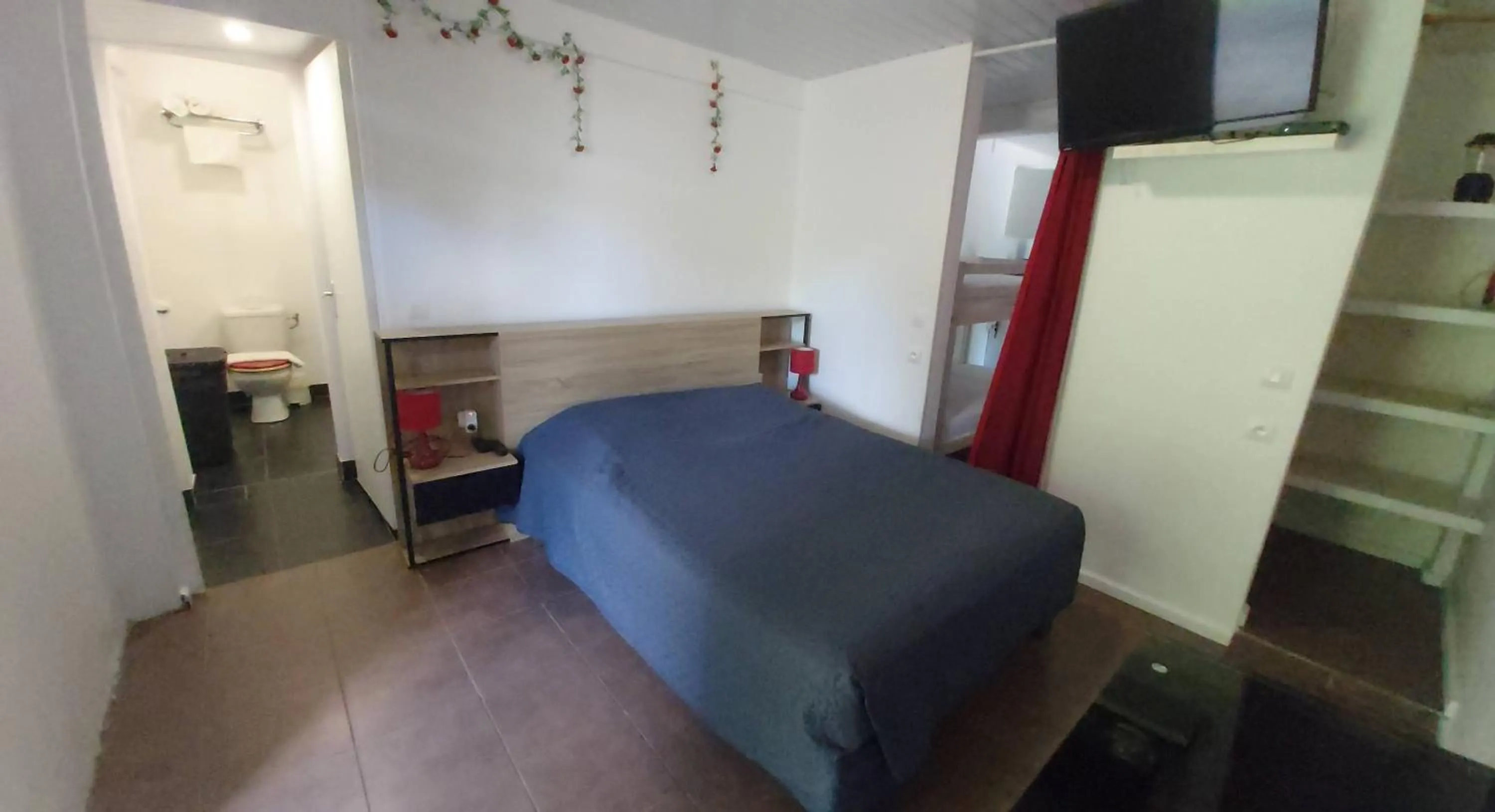 Bed in Au Petit Canal Fleuri