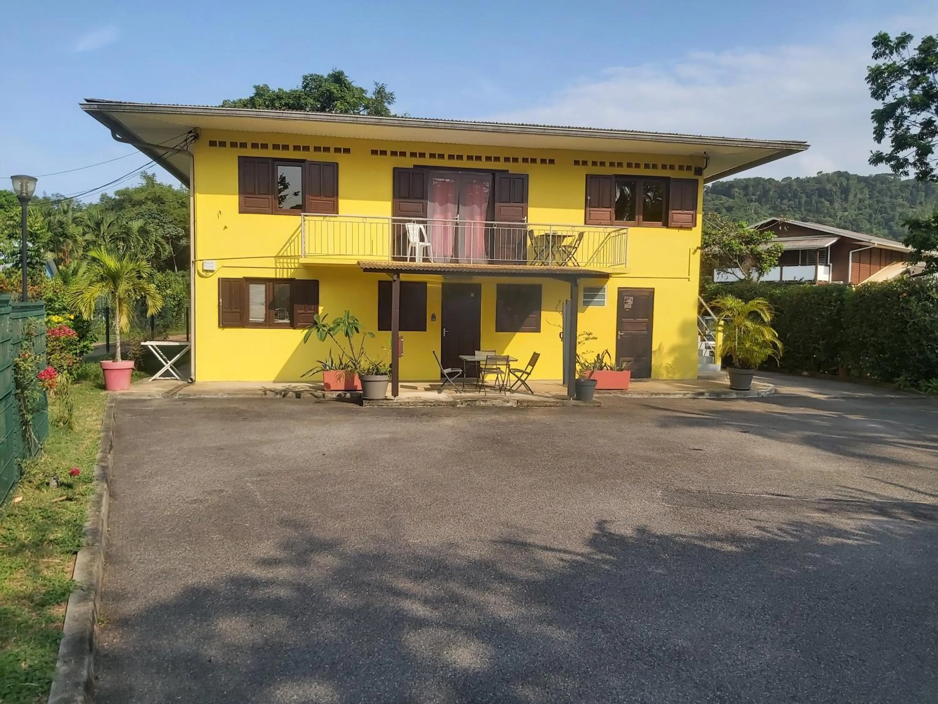 Property building in Au Petit Canal Fleuri