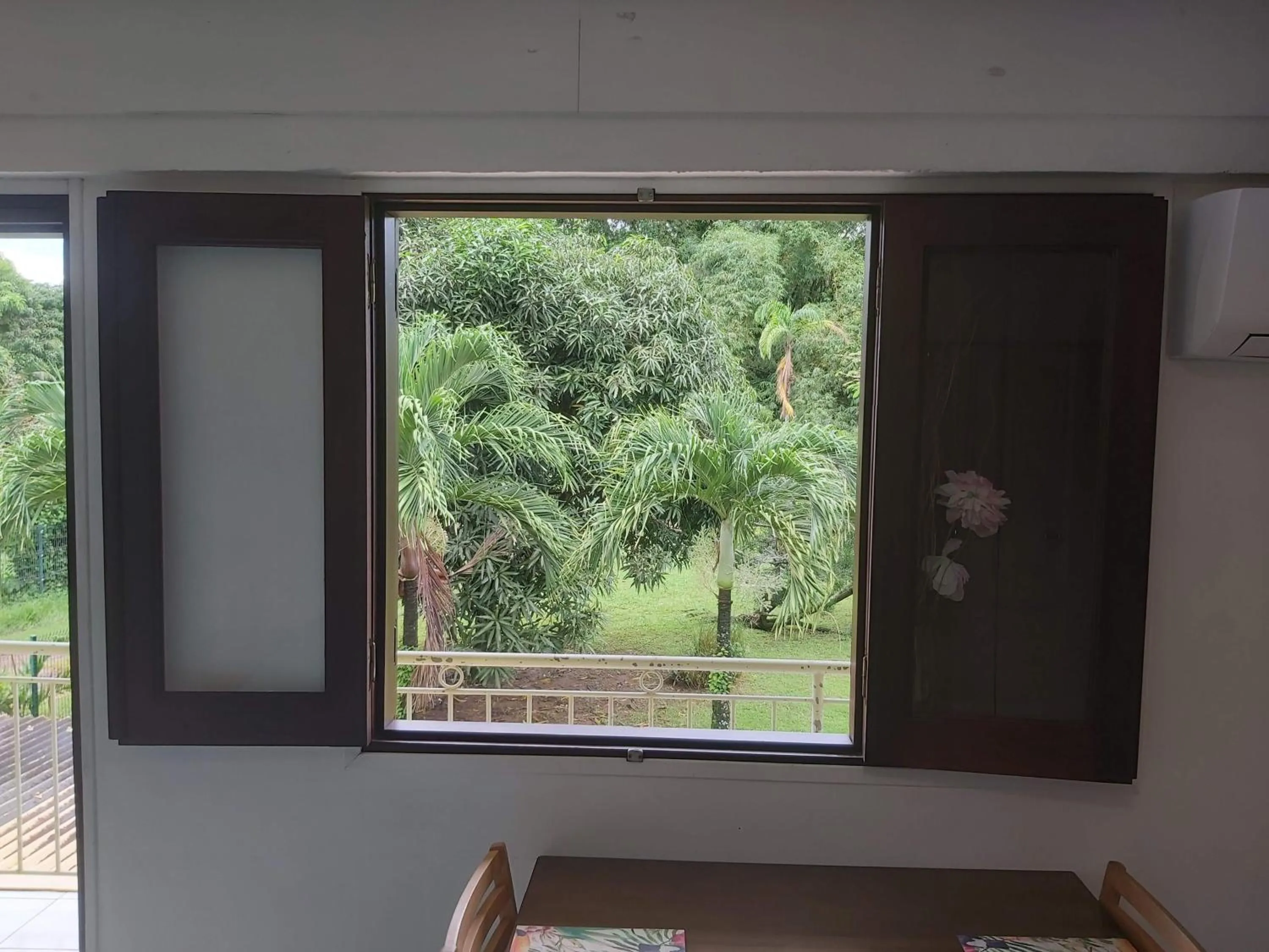 Garden view in Au Petit Canal Fleuri