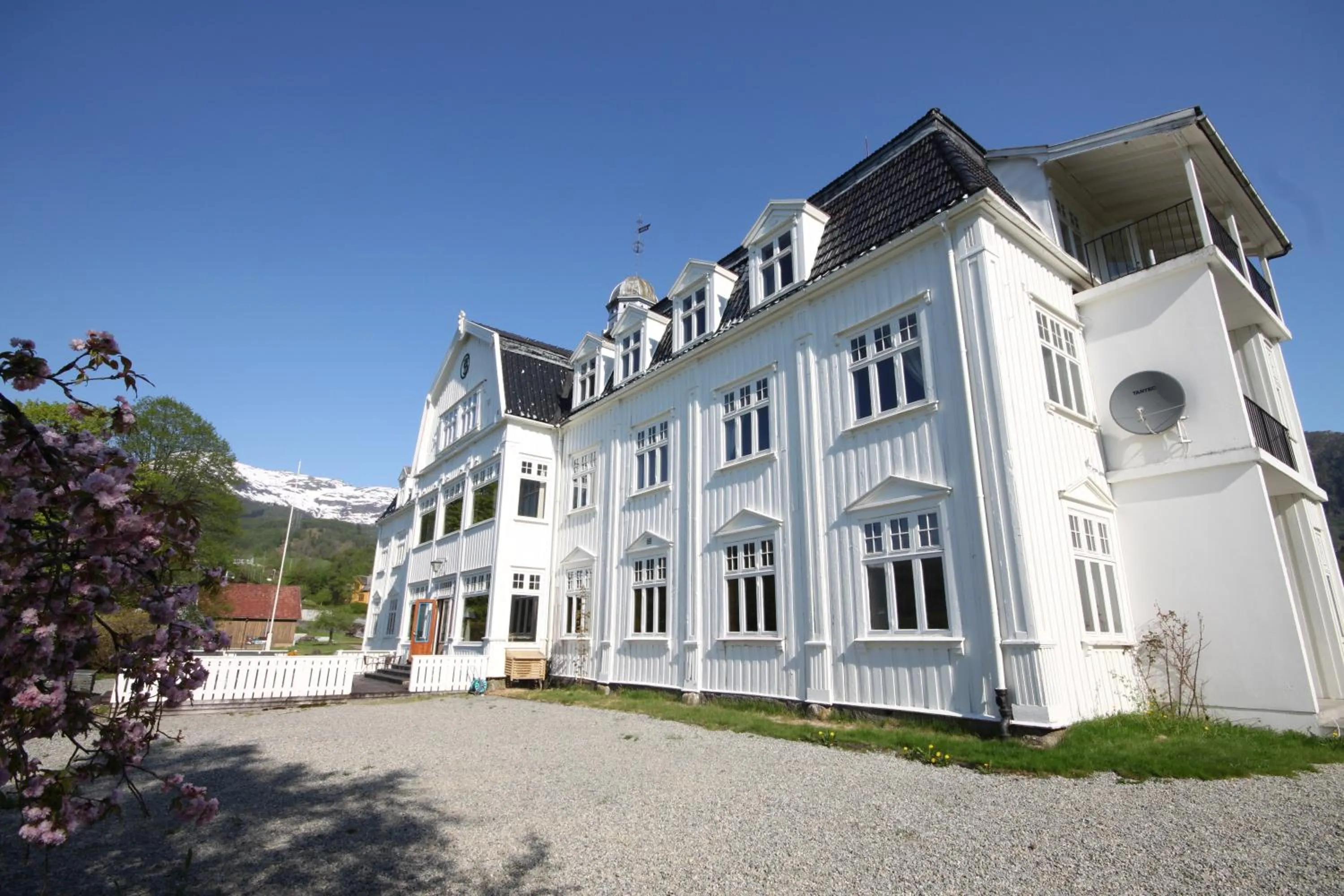Facade/entrance in Sauda Fjordhotell