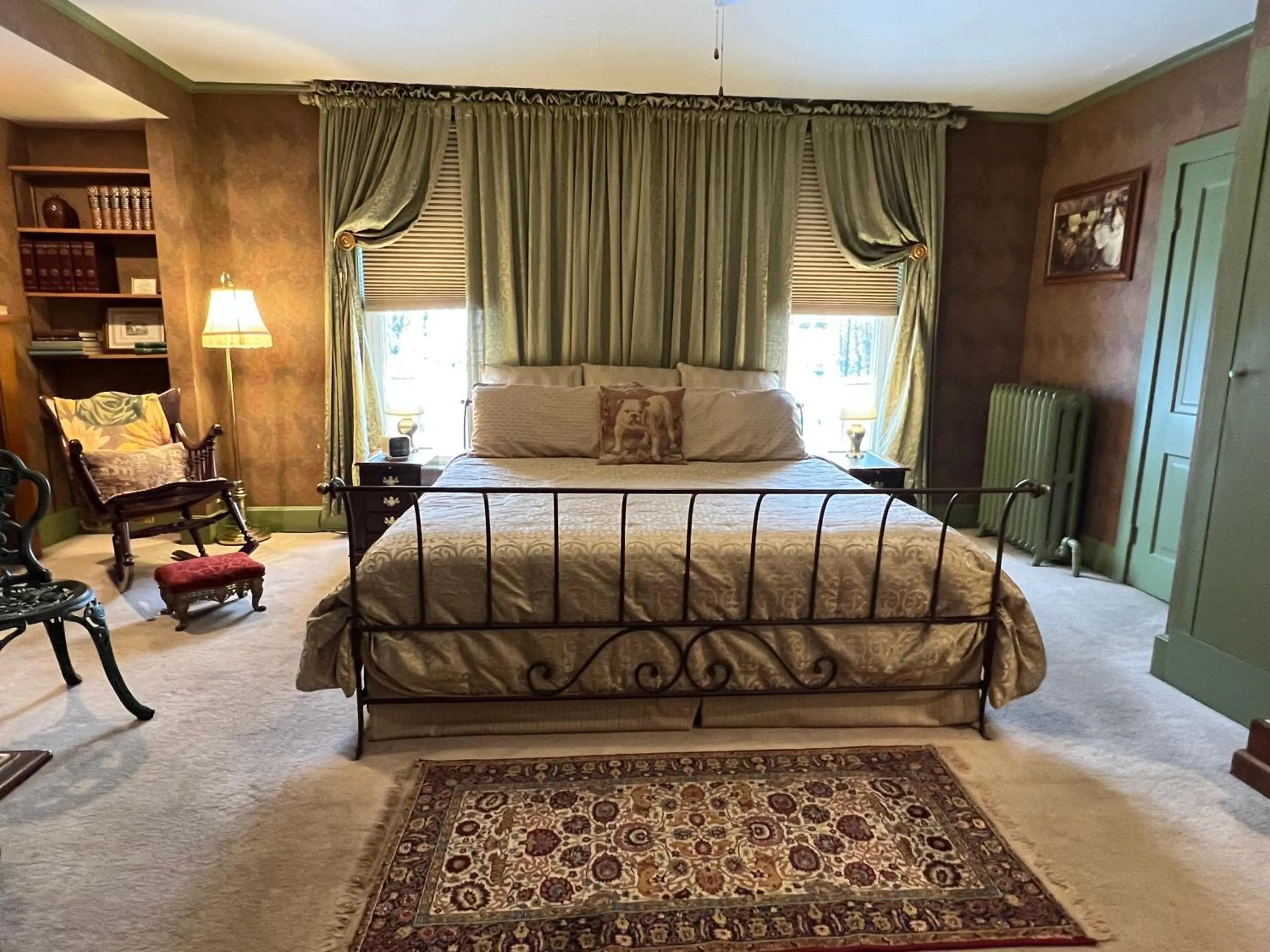 Bed in Astor House