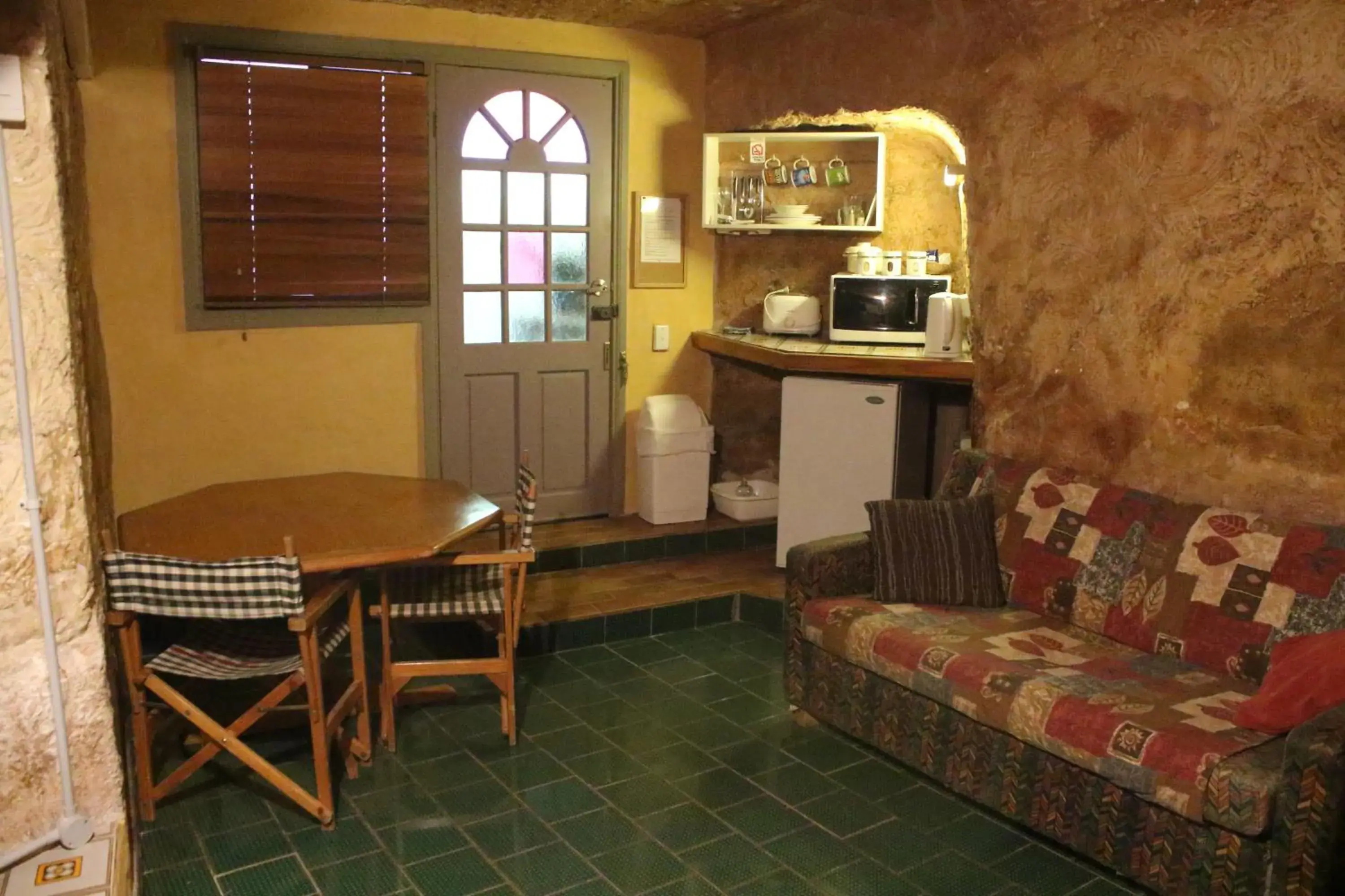 Deluxe Double Room in The Underground Motel Deluxe Double Room in The Underground Motel