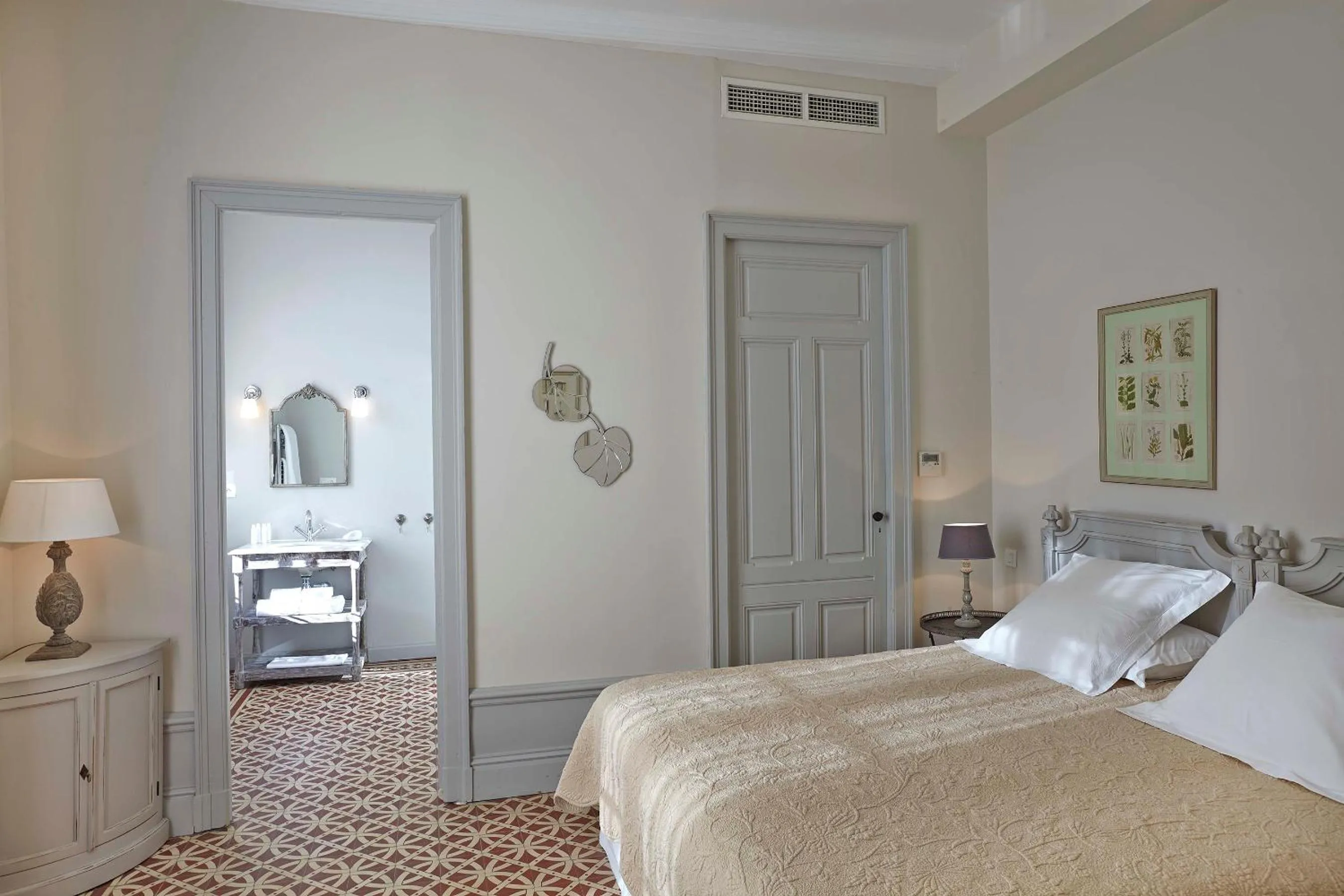 Bedroom, Bed in Château Les Carrasses