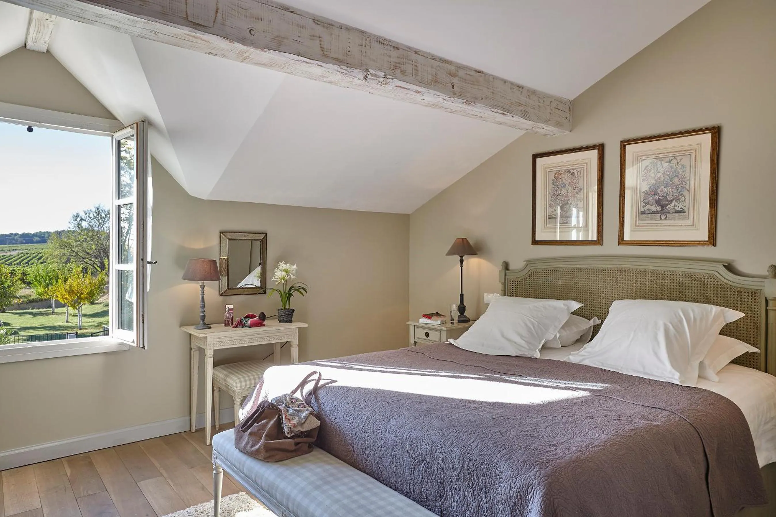 Photo of the whole room, Bed in Château Les Carrasses