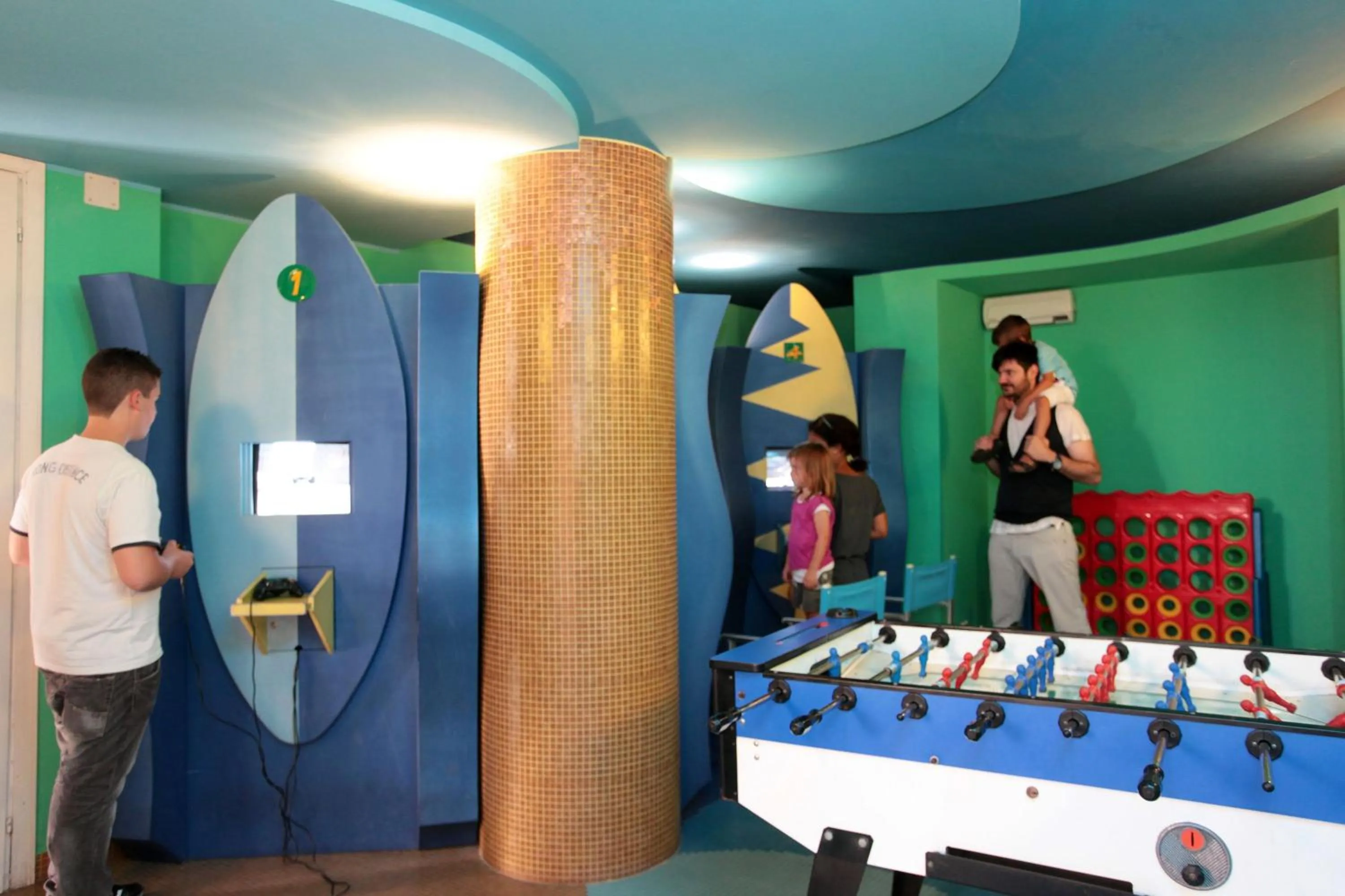 Game Room in Family Hotel Antibes -50m dal mare -
