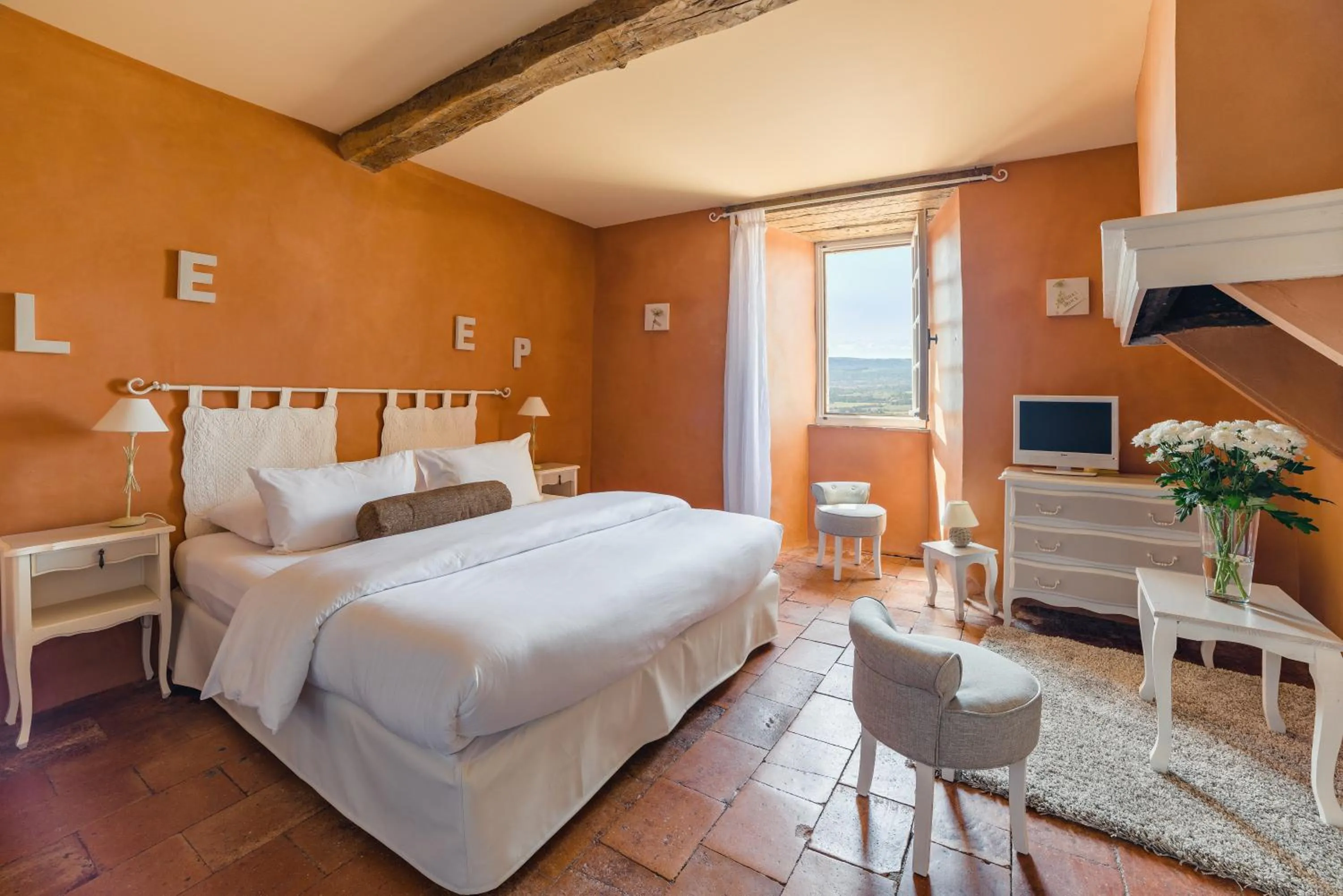 Photo of the whole room, Bed in Cap de Castel