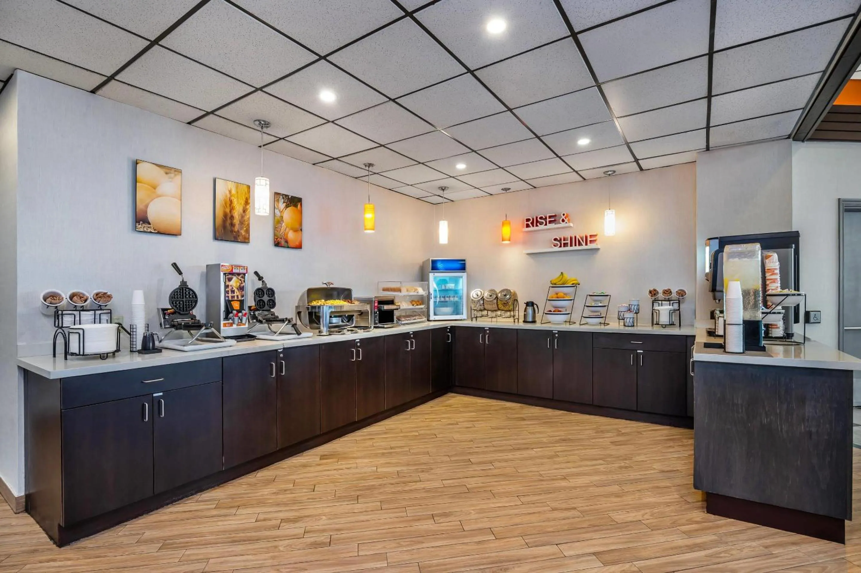 Breakfast in Comfort Inn & Suites