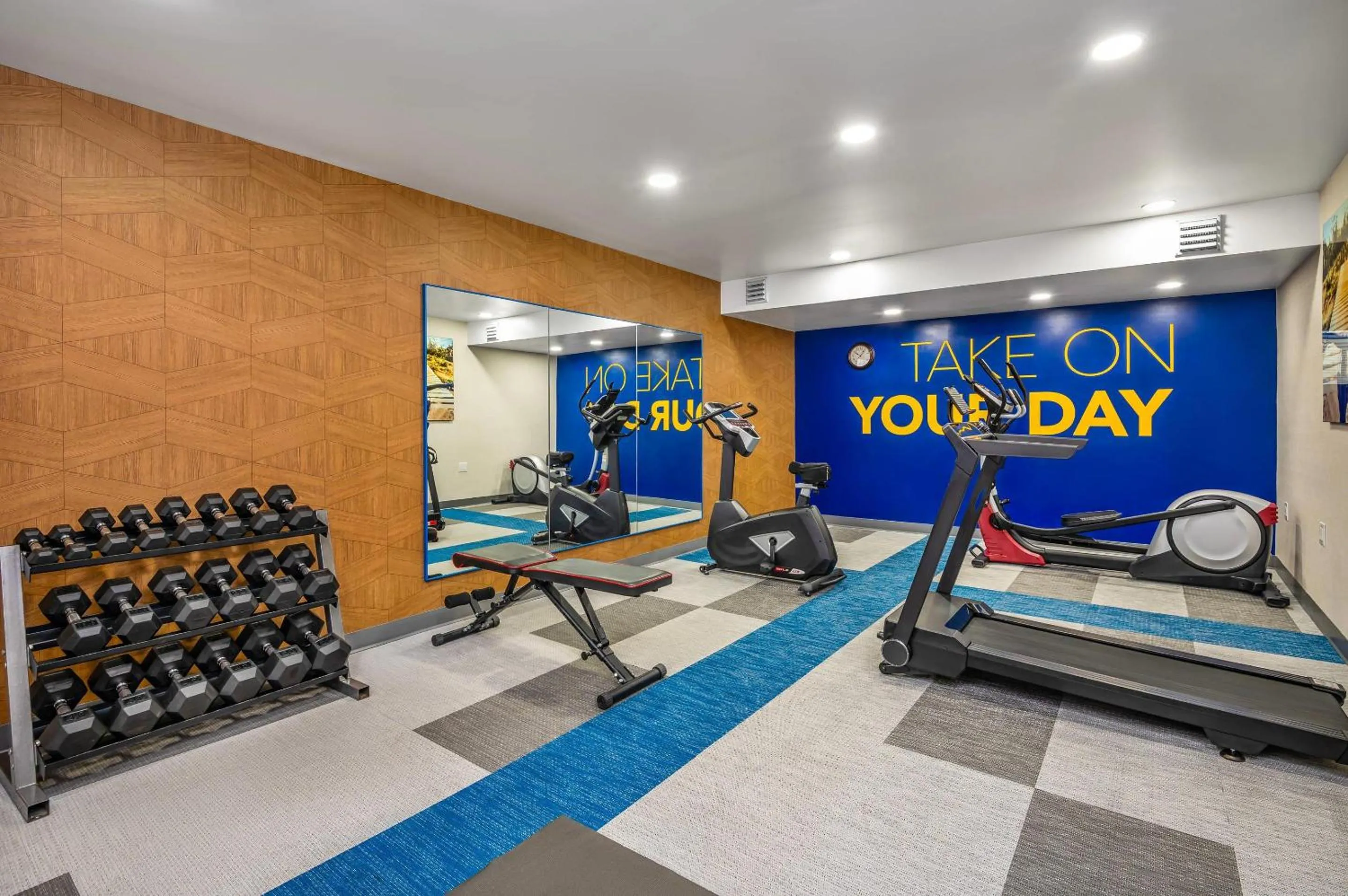 Fitness centre/facilities in Comfort Inn & Suites