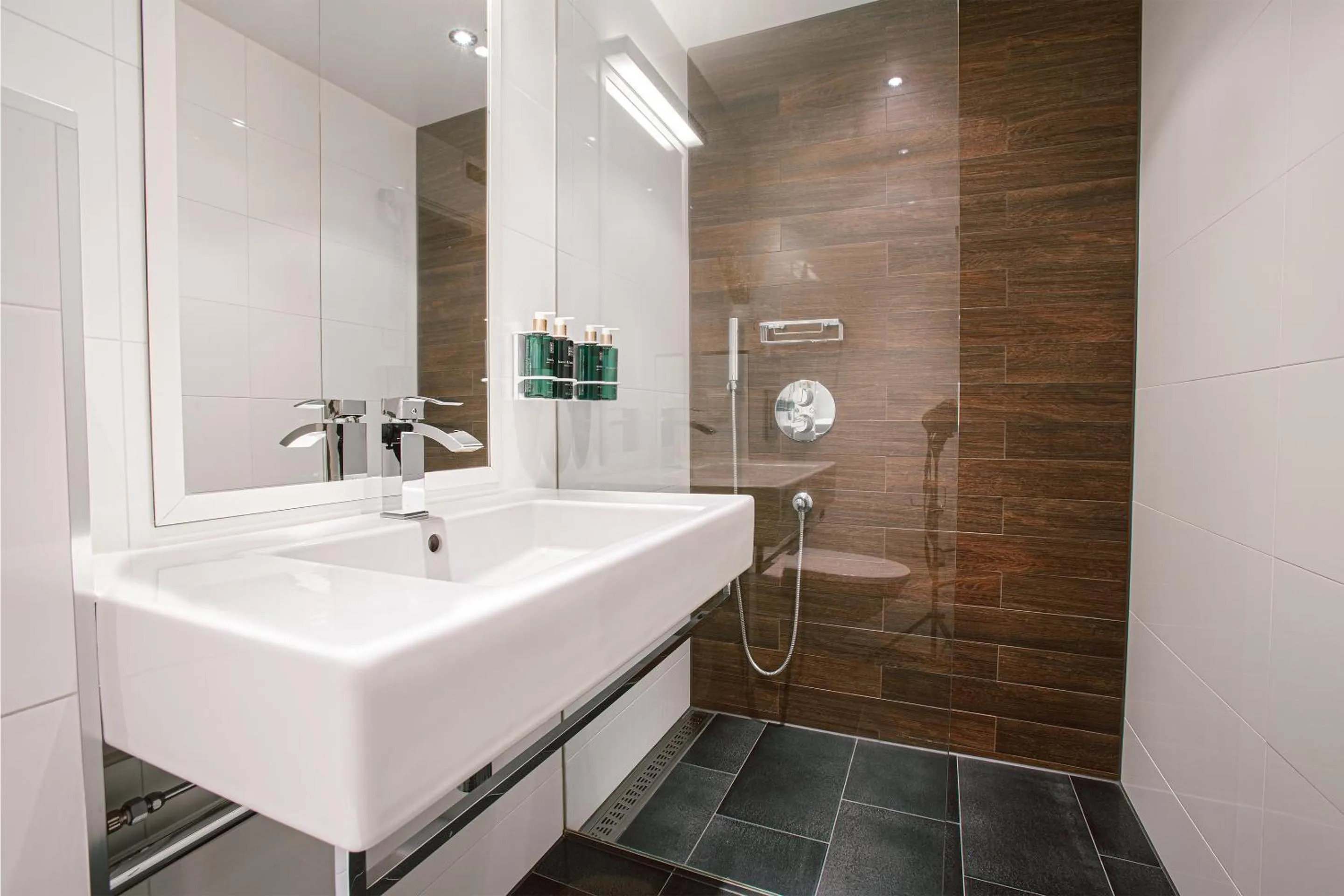 Shower in Panorama Hotell & Resort