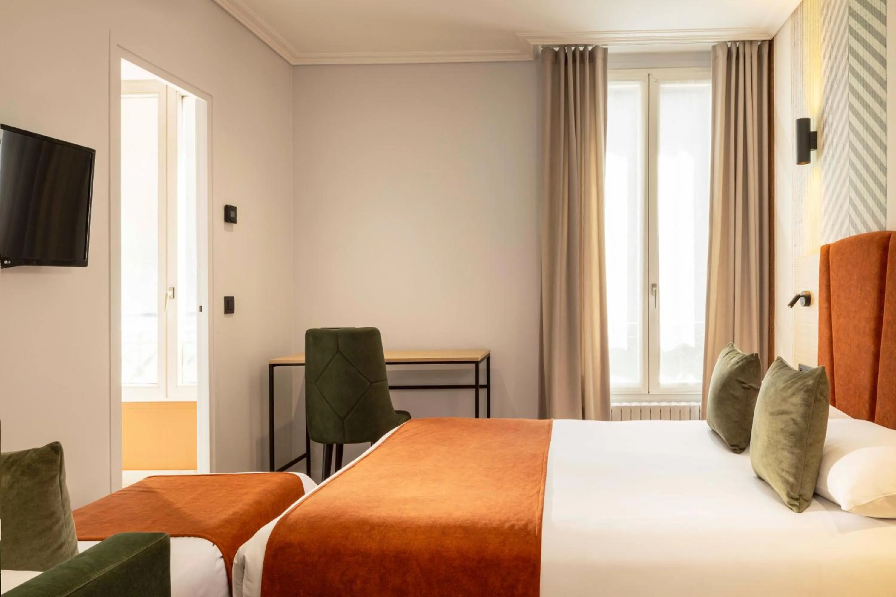 Photo of the whole room, Bed in Hotel Espace Champerret