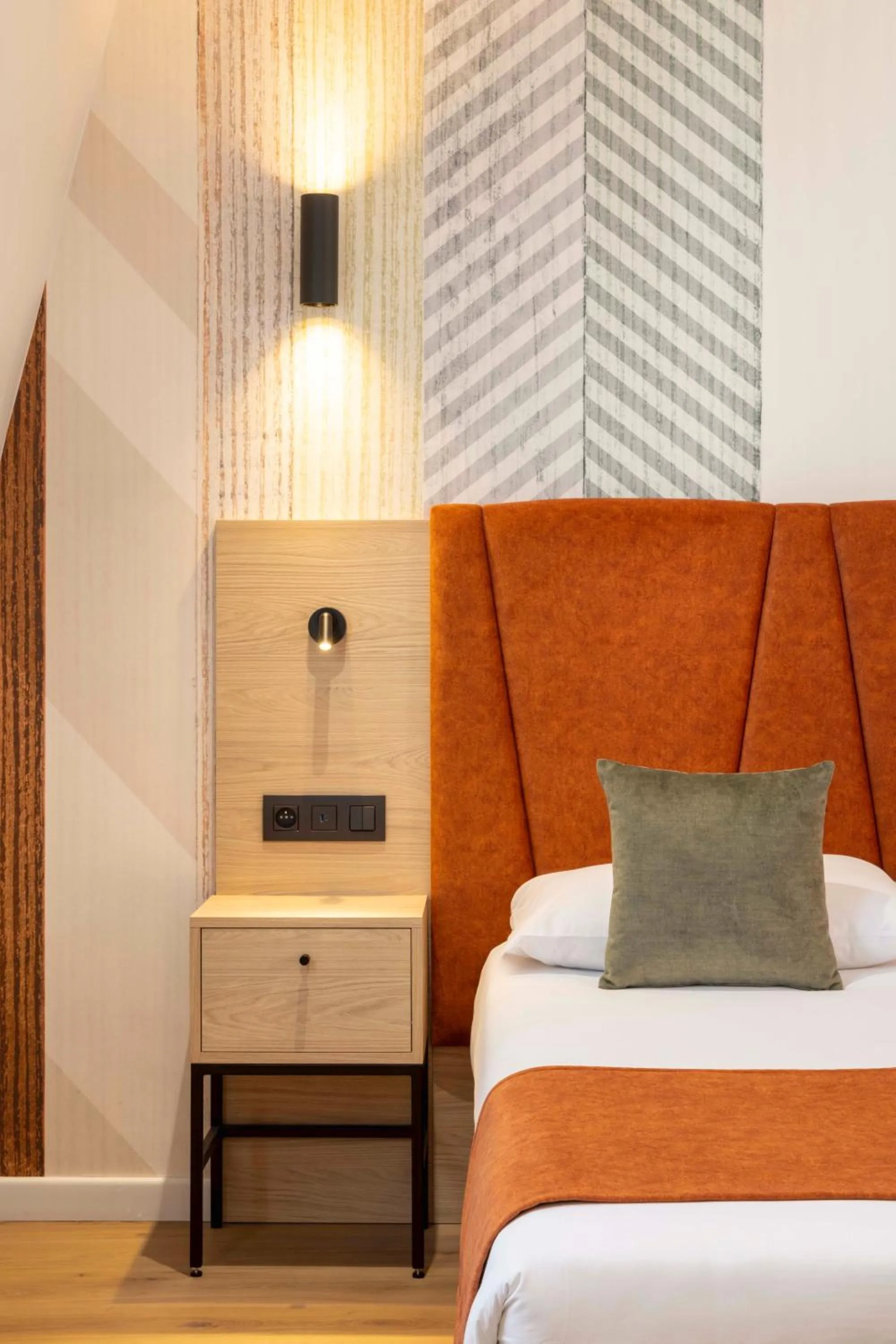 Bed in Hotel Espace Champerret