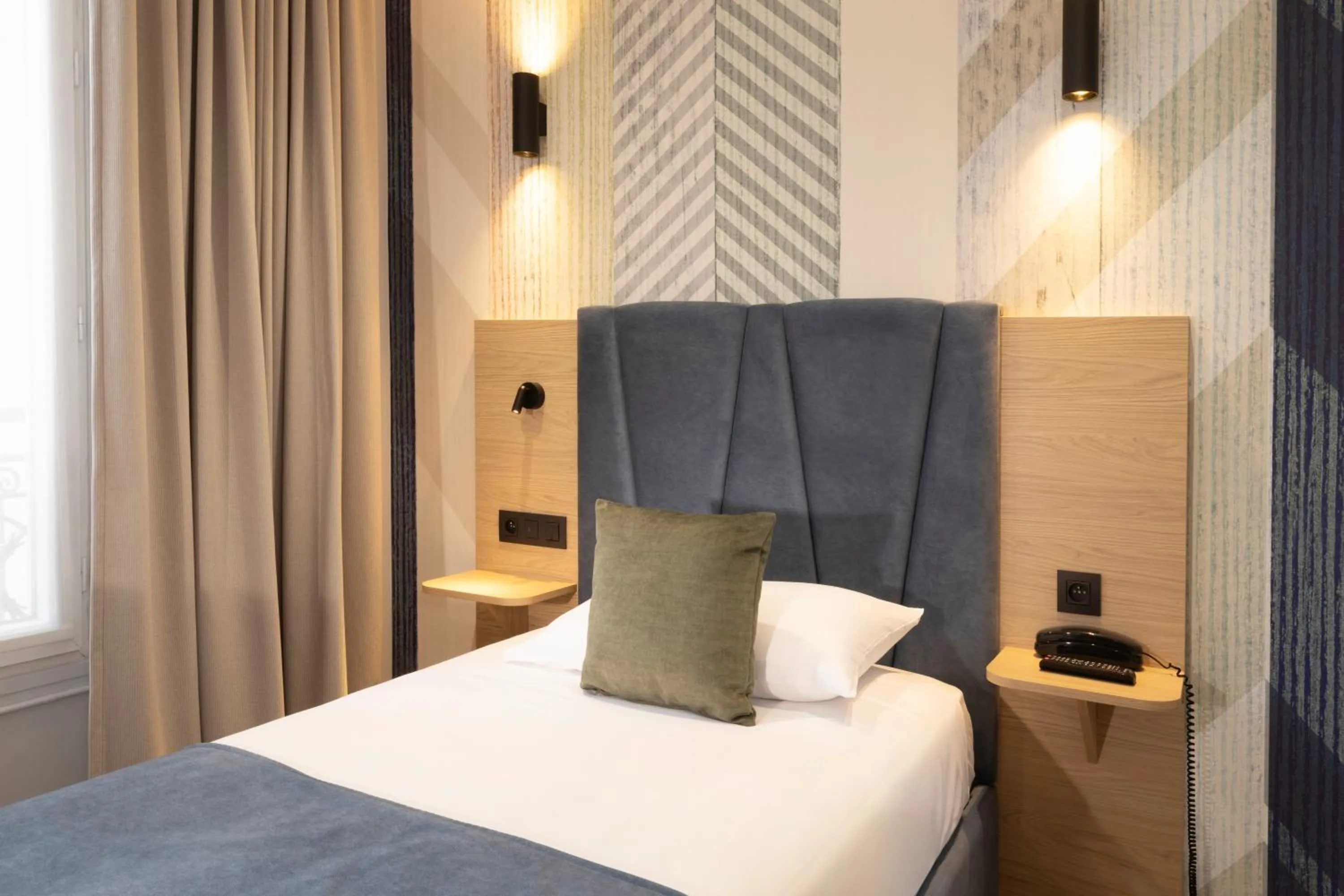 Photo of the whole room, Bed in Hotel Espace Champerret