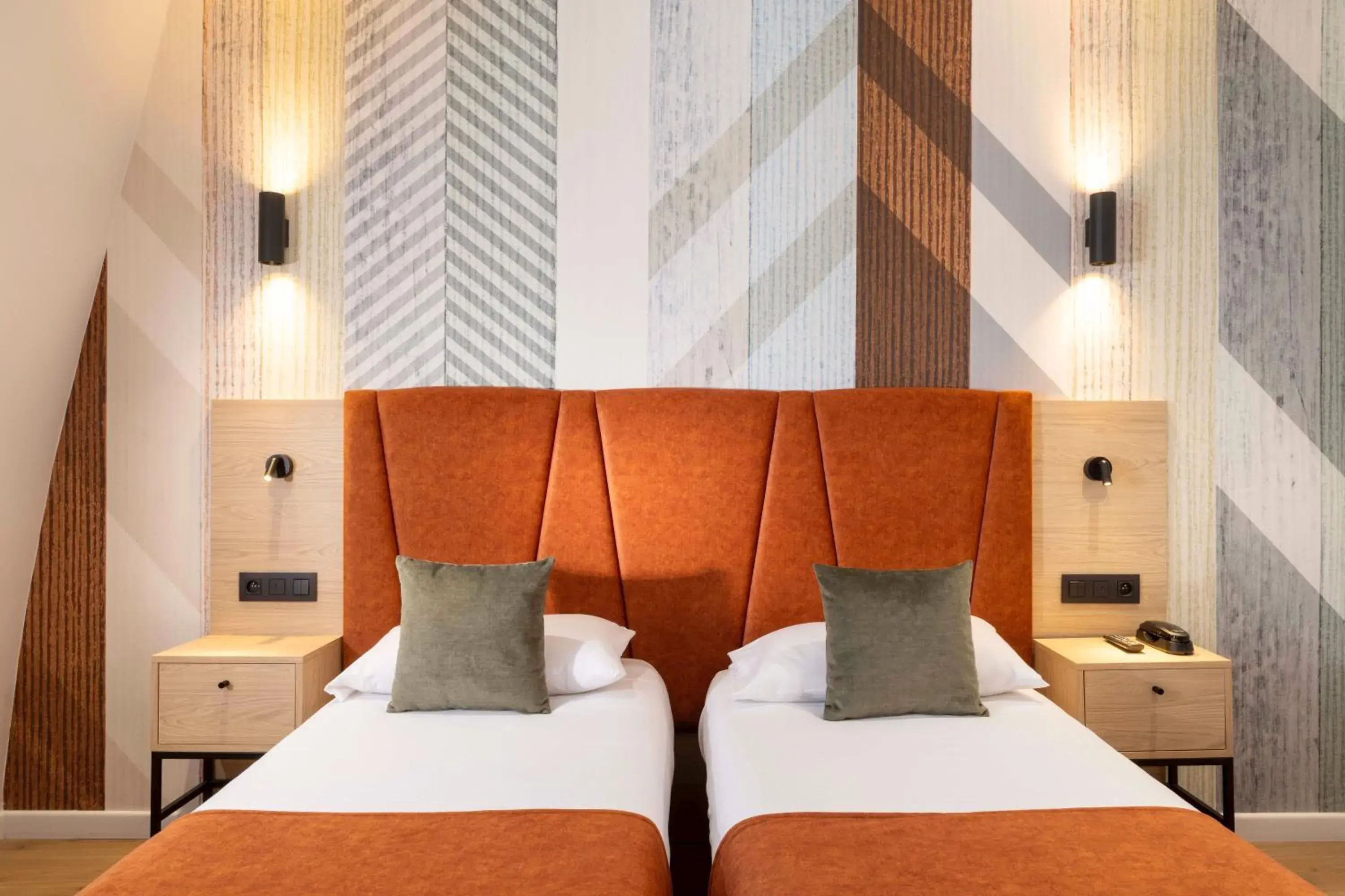 Classic Twin Room in Hotel Espace Champerret Classic Twin Room in Hotel Espace Champerret