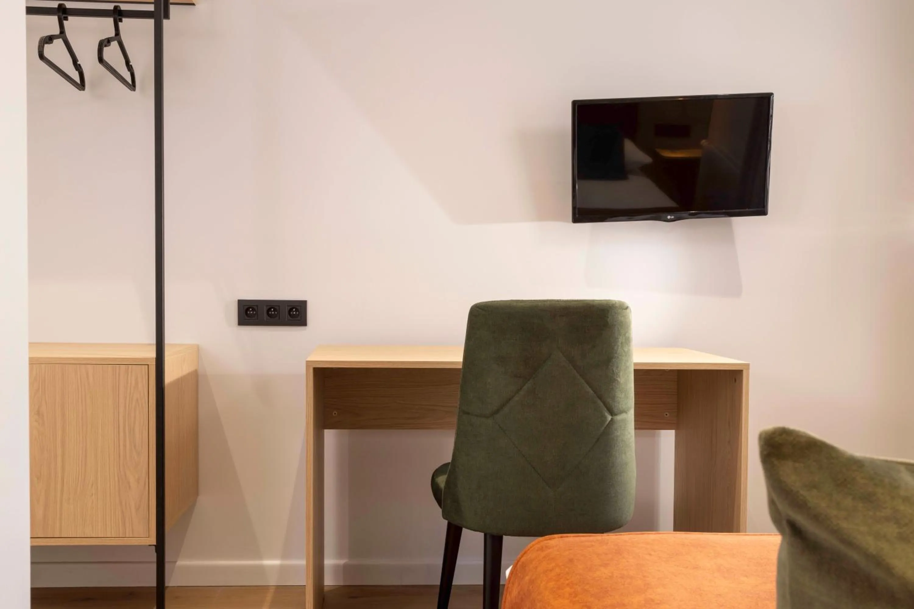 TV and multimedia in Hotel Espace Champerret