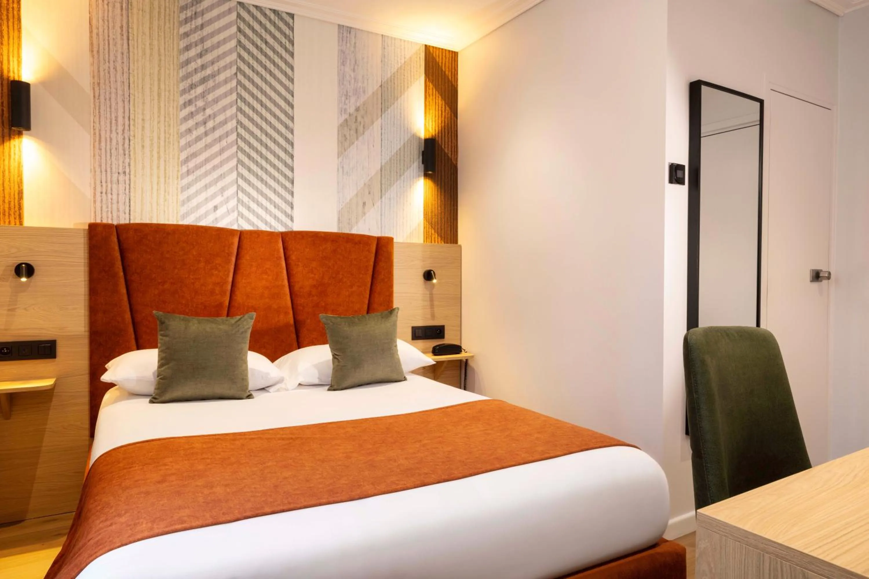 Bed in Hotel Espace Champerret