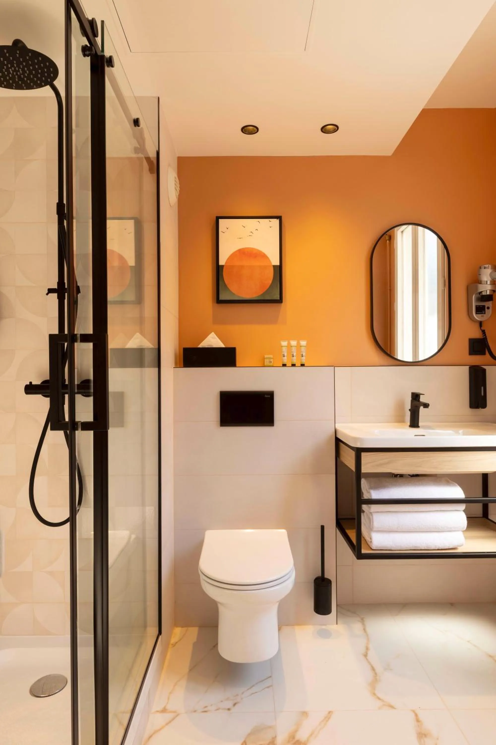 Shower in Hotel Espace Champerret