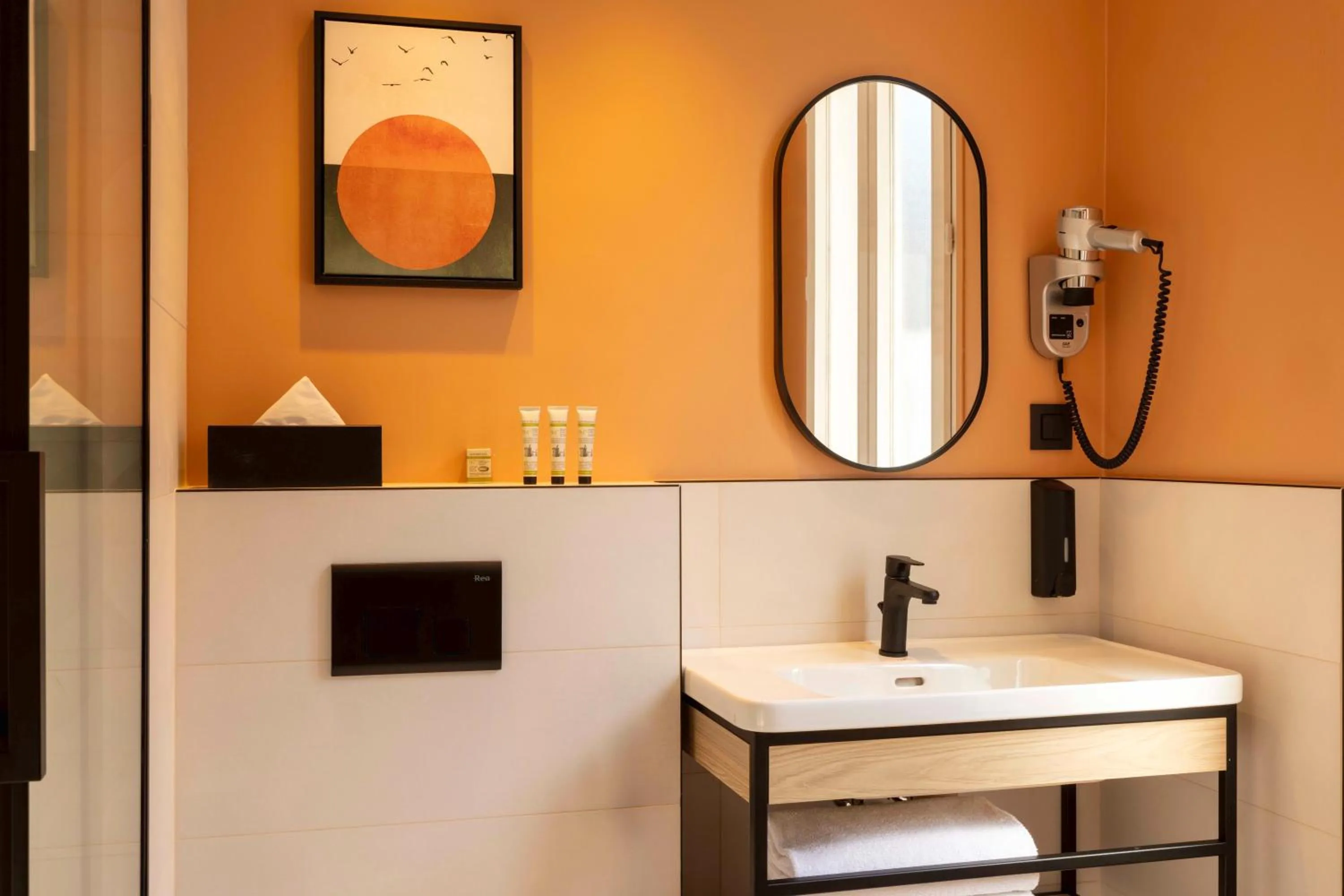 Bathroom in Hotel Espace Champerret