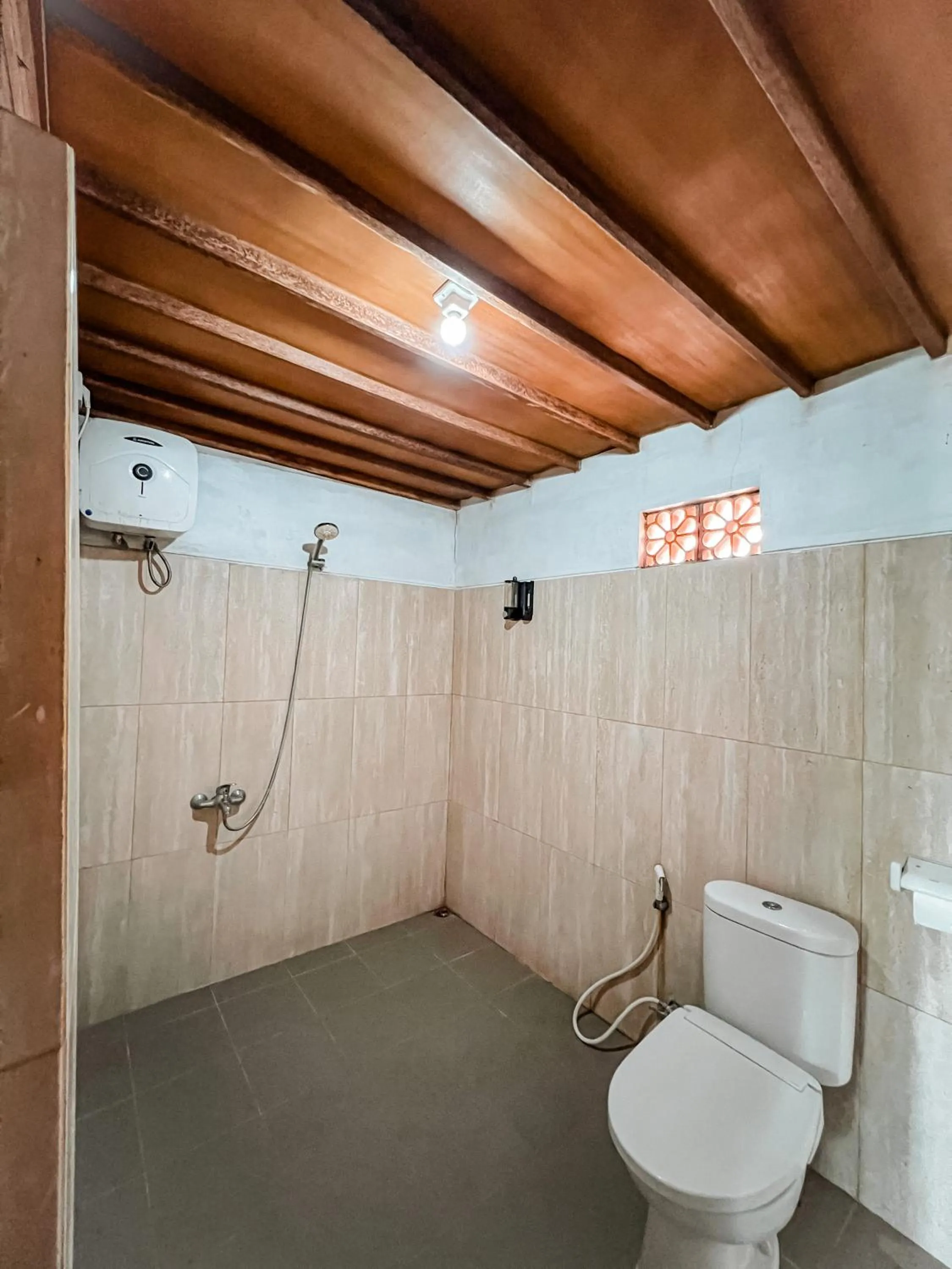 Shower in Gayatri Bungalows