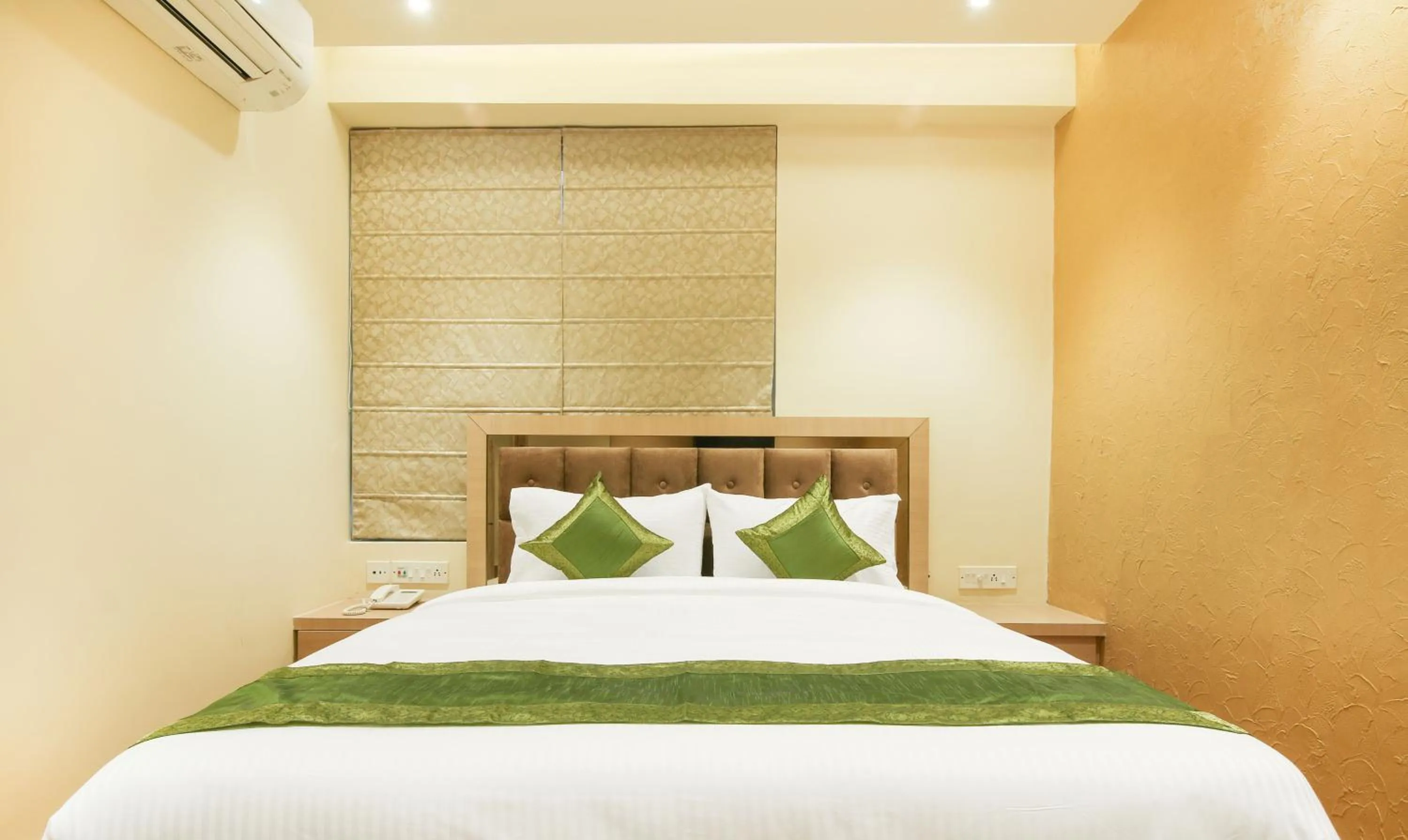 Bedroom, Bed in Treebo Hoops - Airport, VIP Road