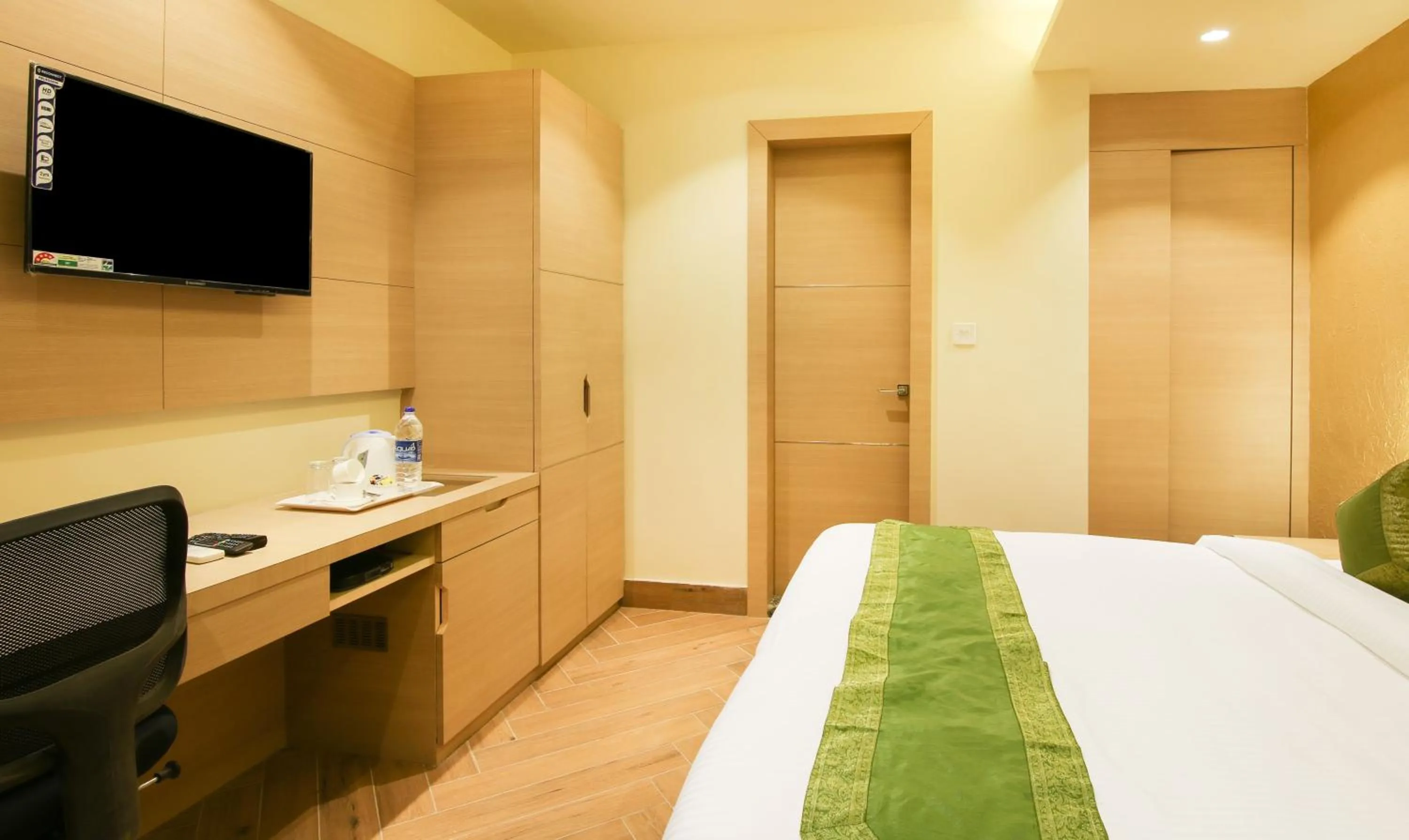 Bedroom, Bed in Treebo Hoops - Airport, VIP Road