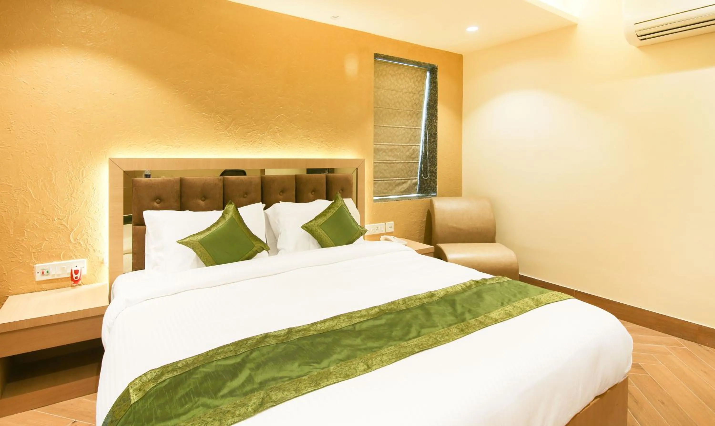 Bedroom, Bed in Treebo Hoops - Airport, VIP Road