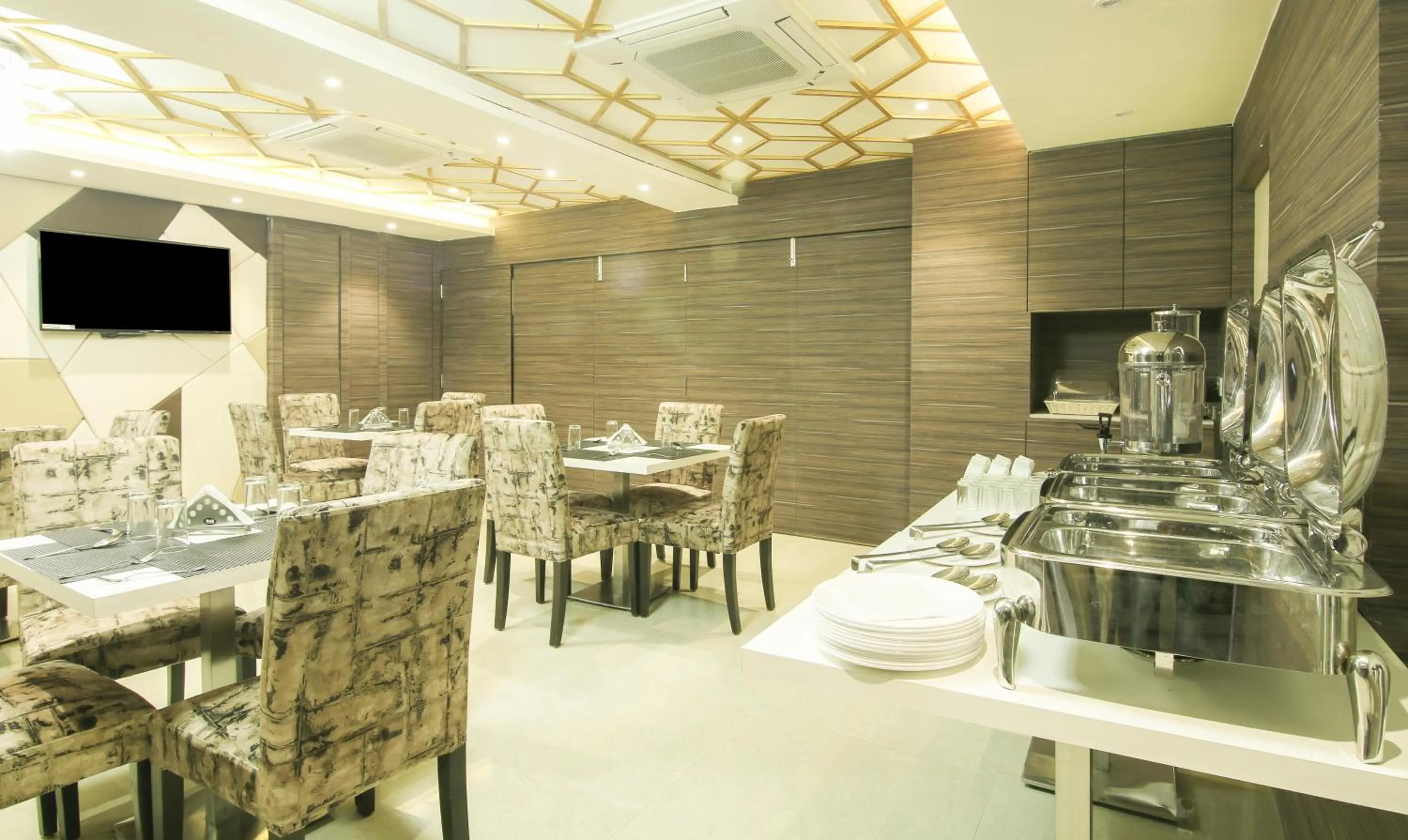 Dining area in Treebo Hoops - Airport, VIP Road