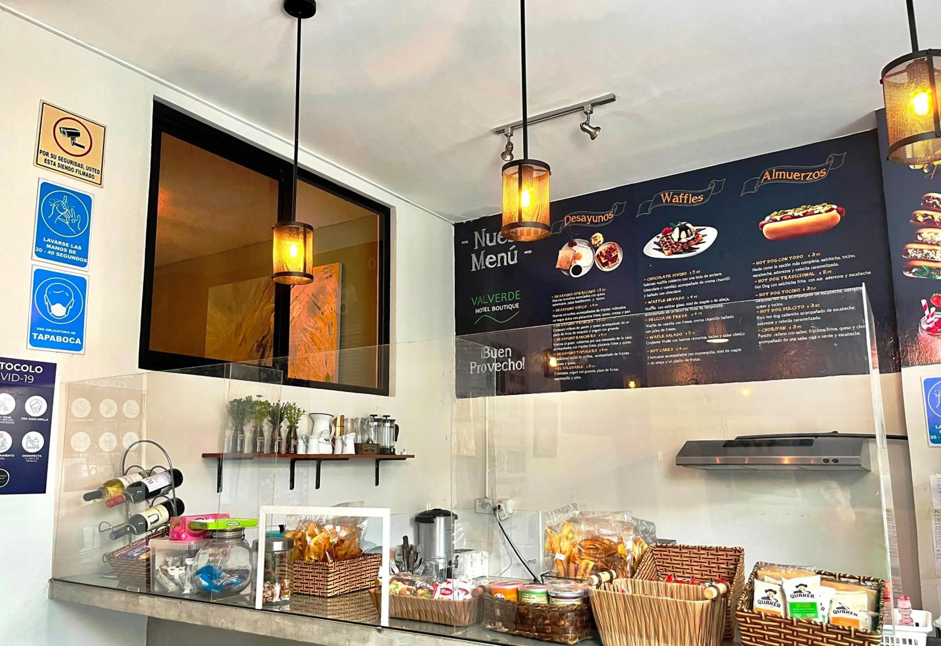 Restaurant/places to eat in Hotel Boutique Valverde Santa Elena