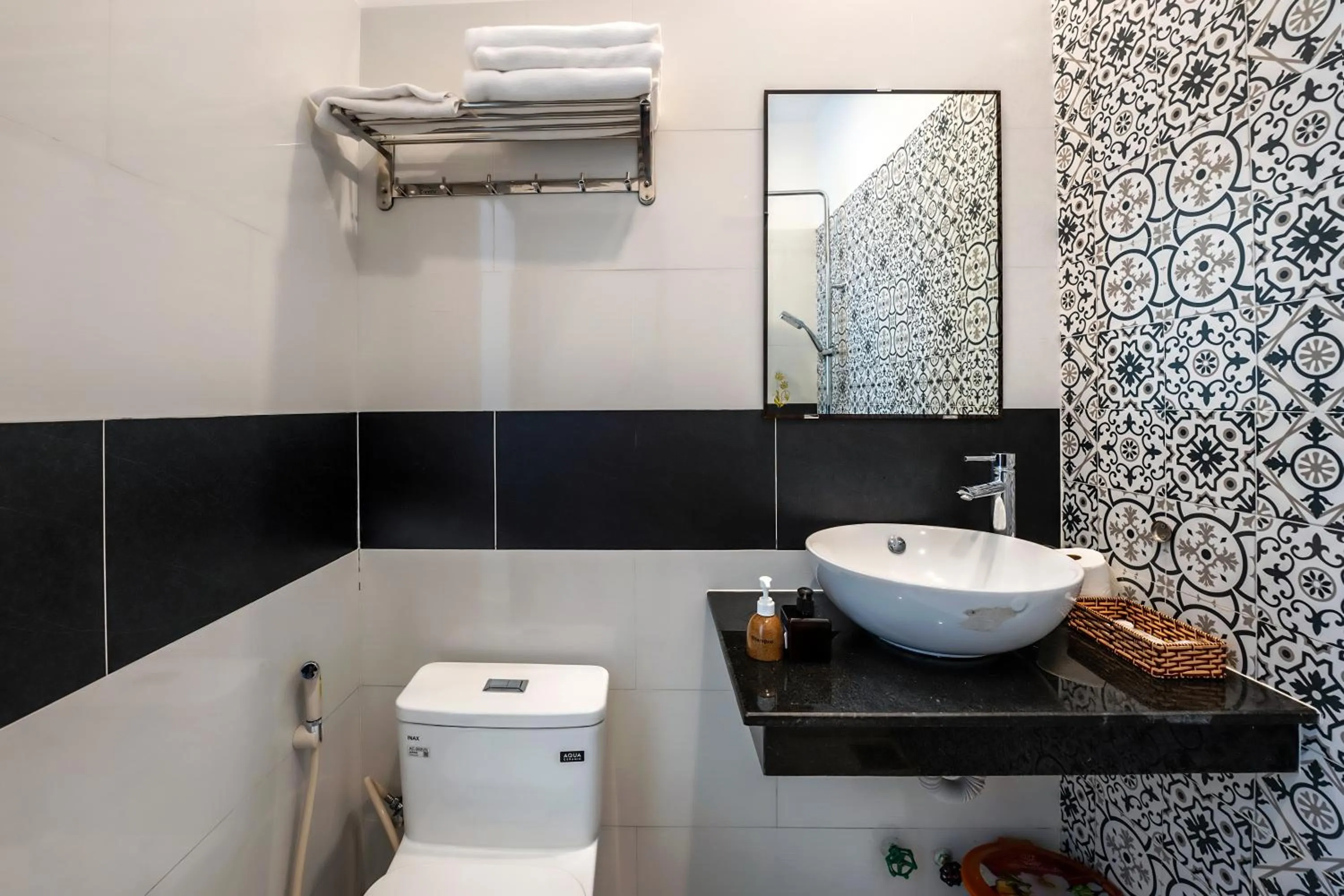 Shower in Rockmouse Centre River Villa Hoi An