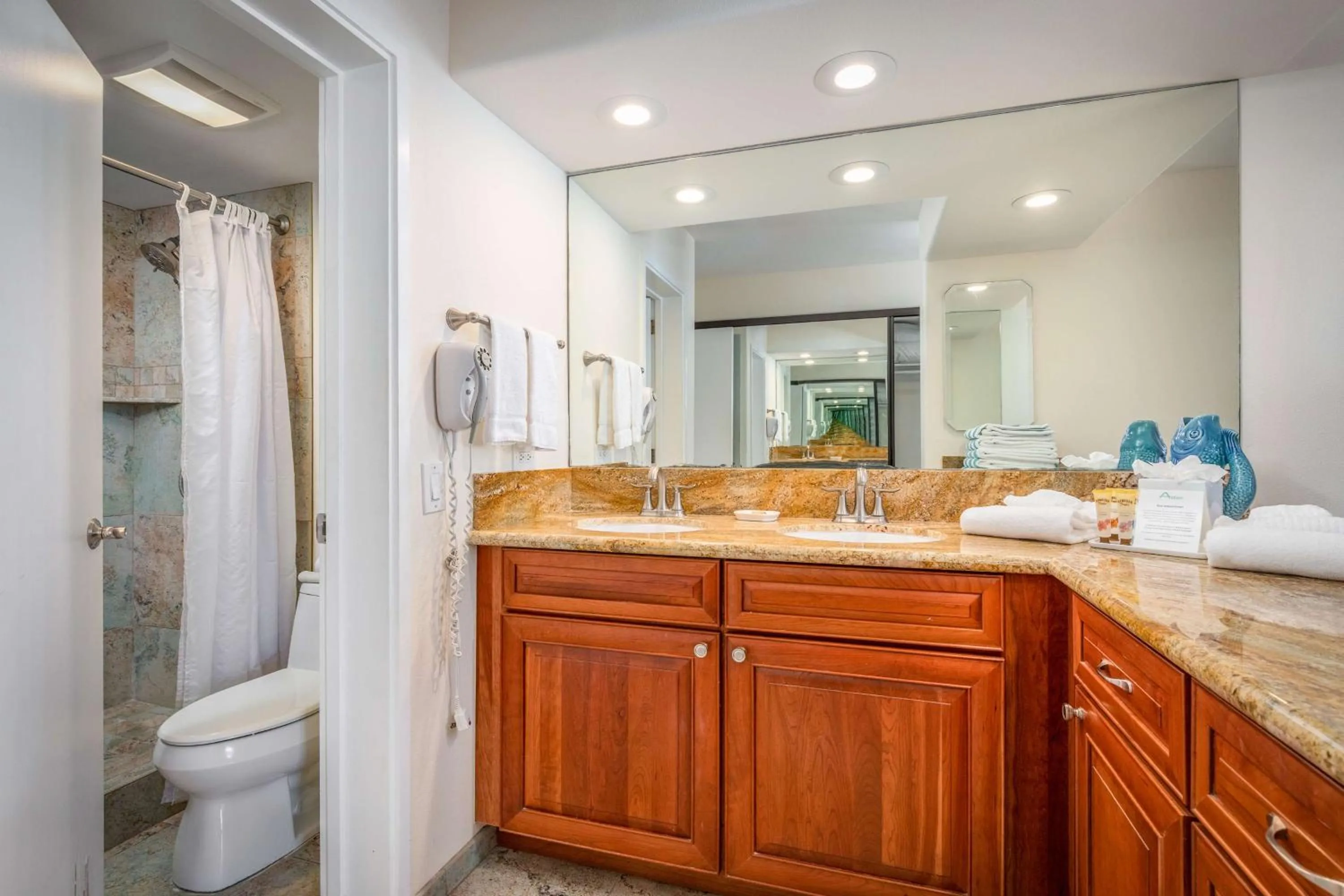 Shower in Aston Kona By The Sea