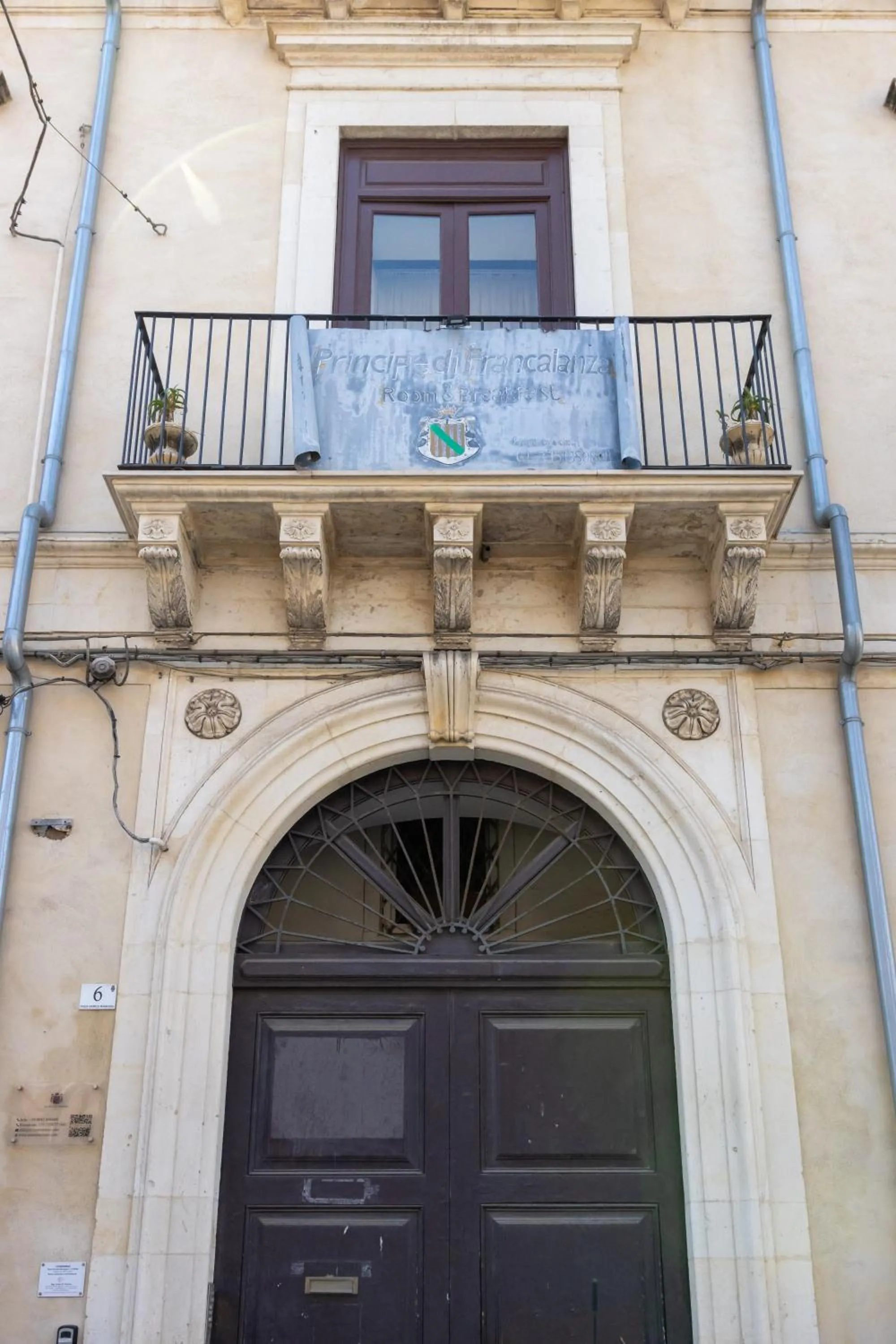 Facade/entrance in Francalanza City Rooms