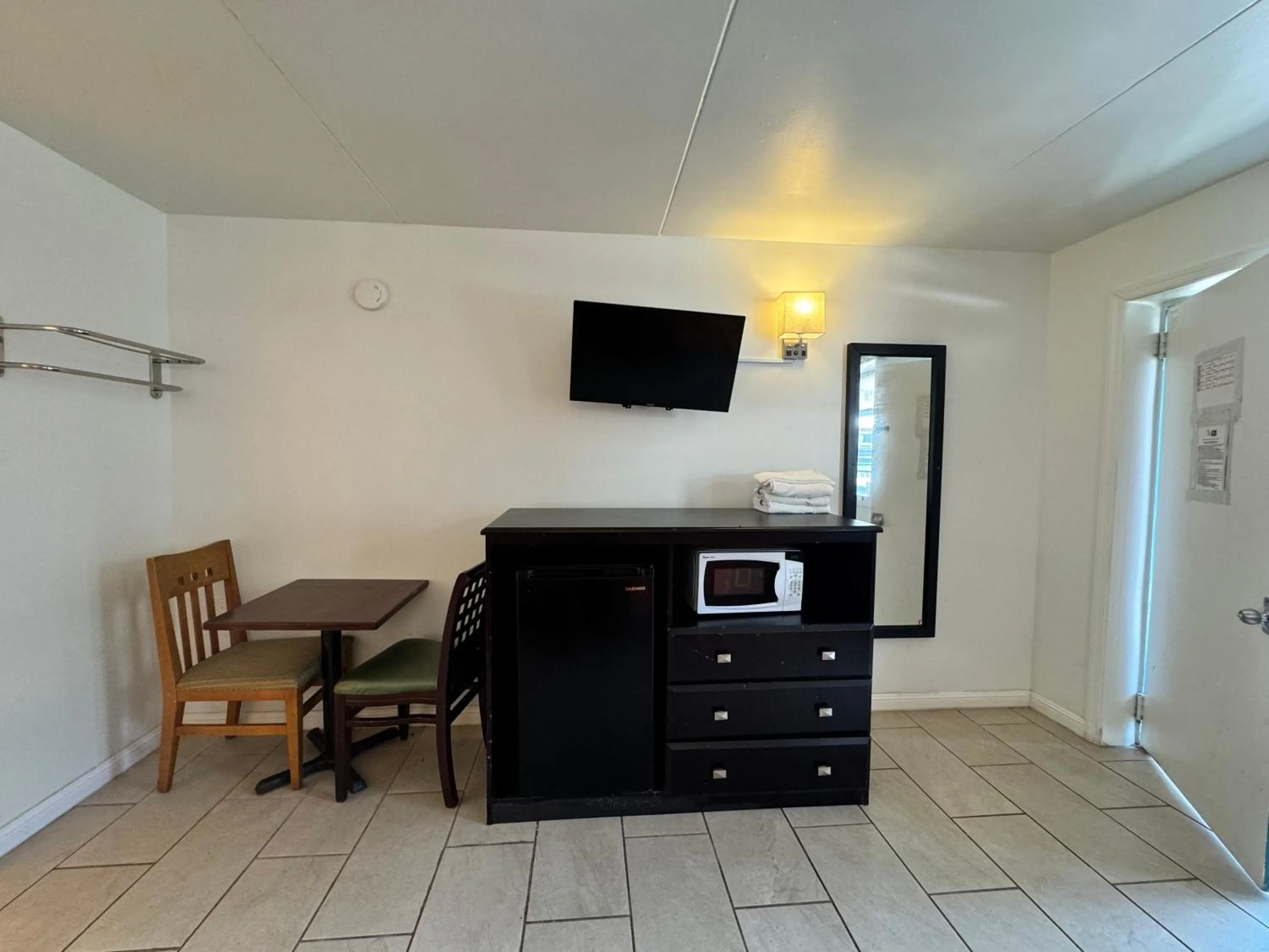 TV and multimedia in Skyview Manor Motel