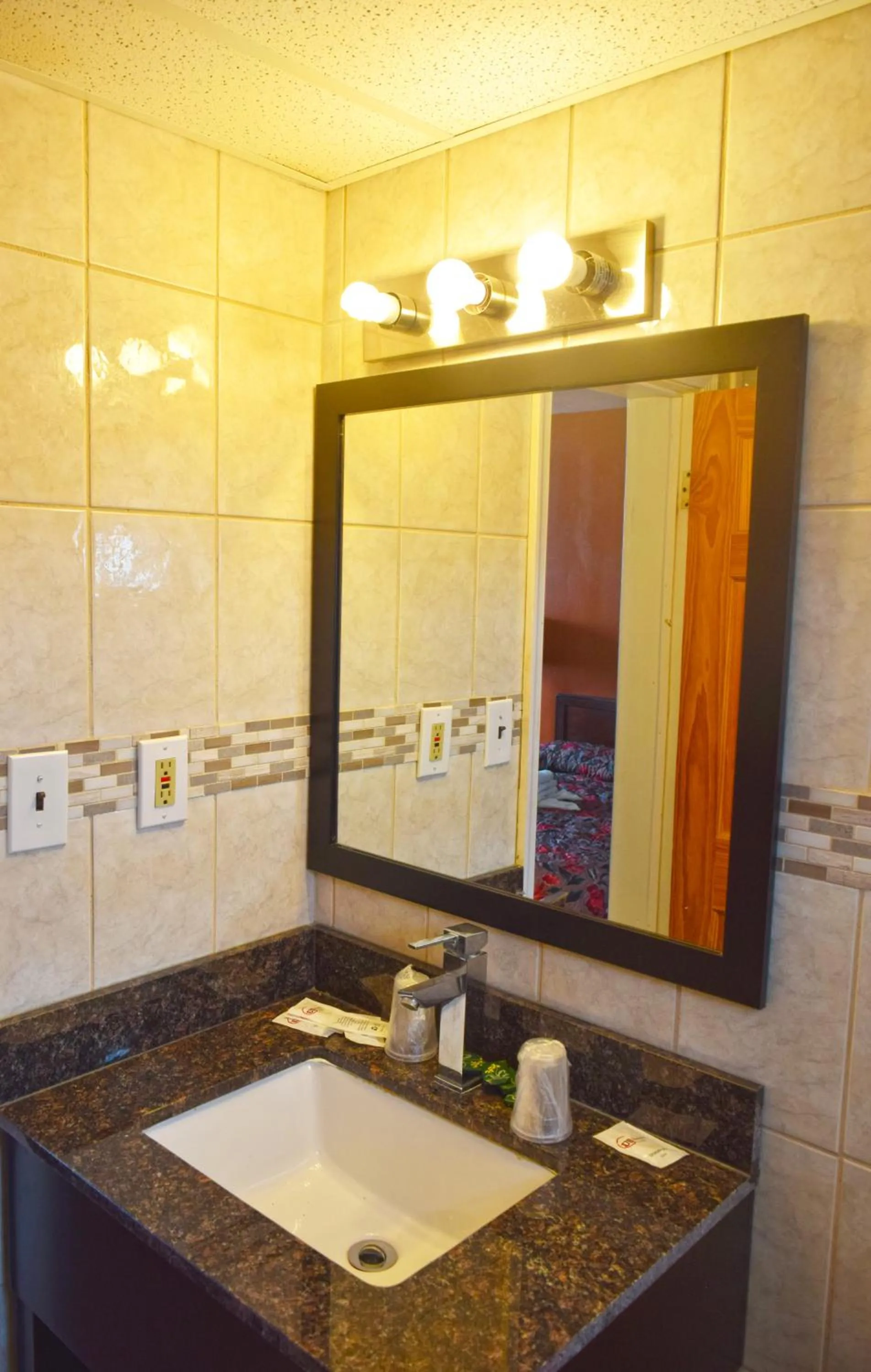 Bathroom in Skyview Manor Motel
