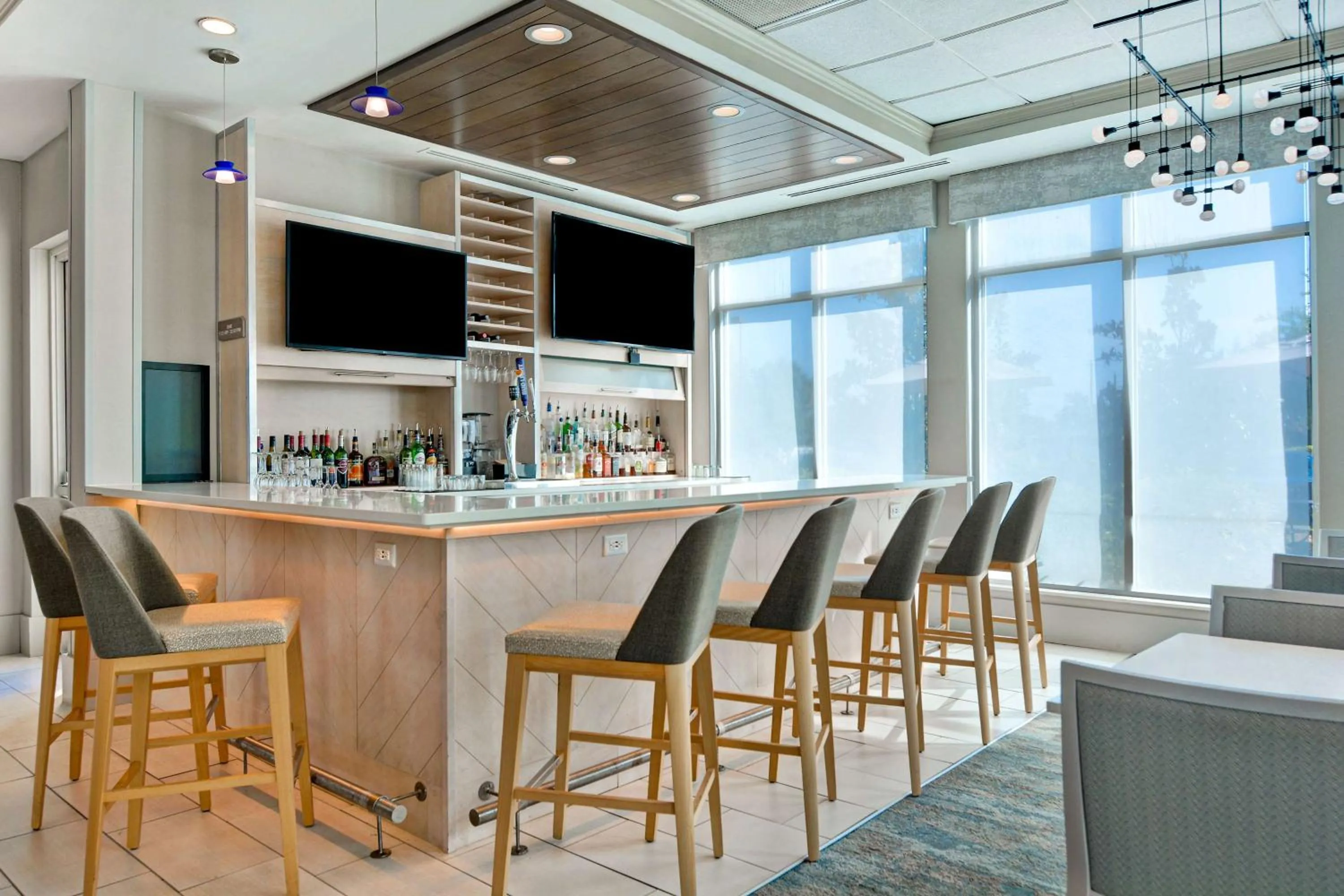 Lounge or bar in Hilton Garden Inn Jacksonville Orange Park