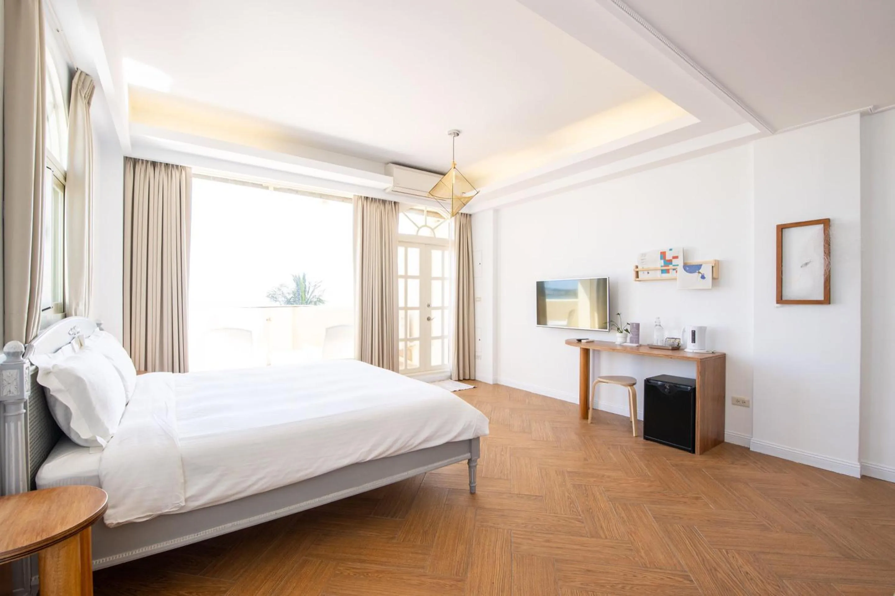 Photo of the whole room, Bed in OwlStay The Salt