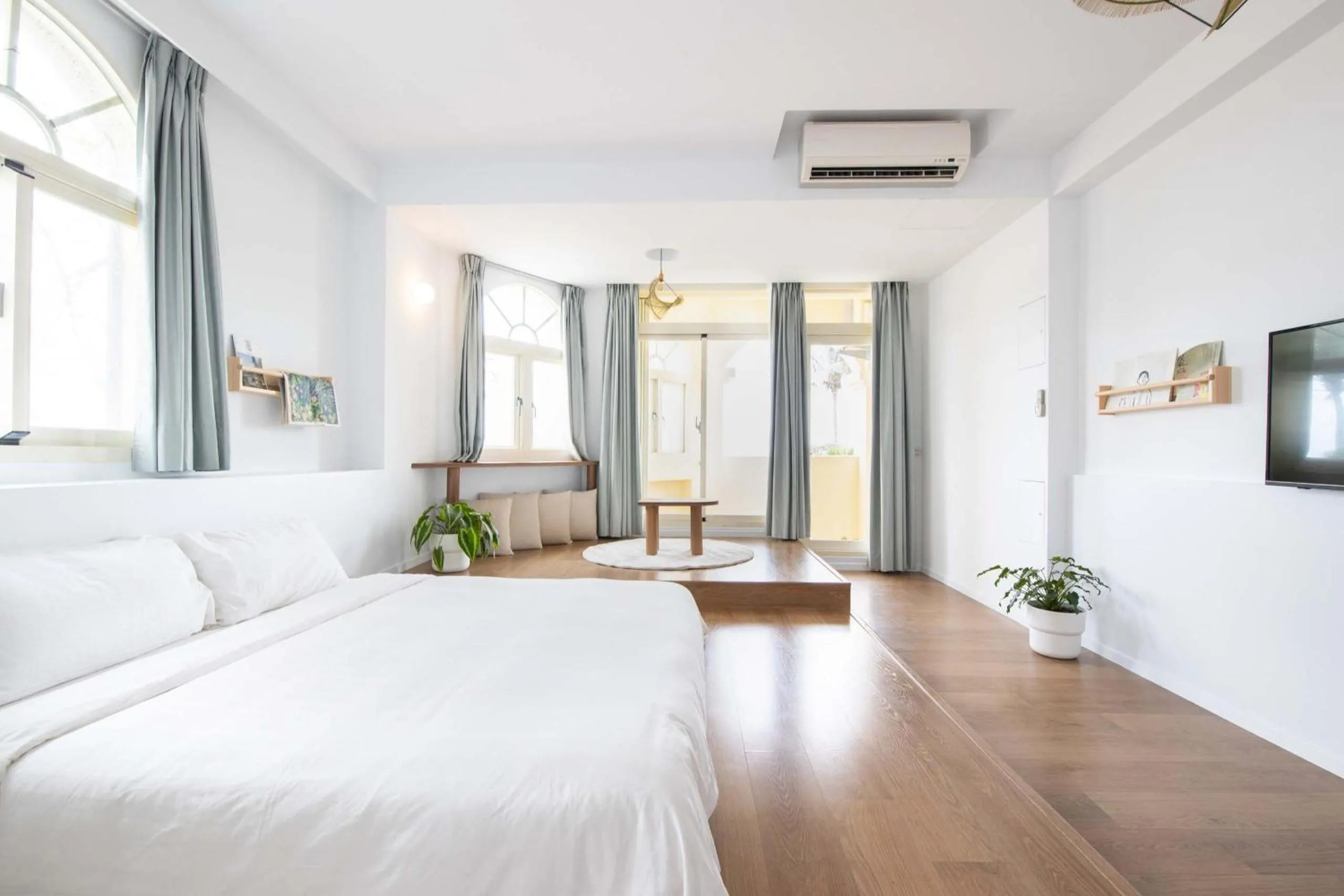 Photo of the whole room, Bed in OwlStay The Salt