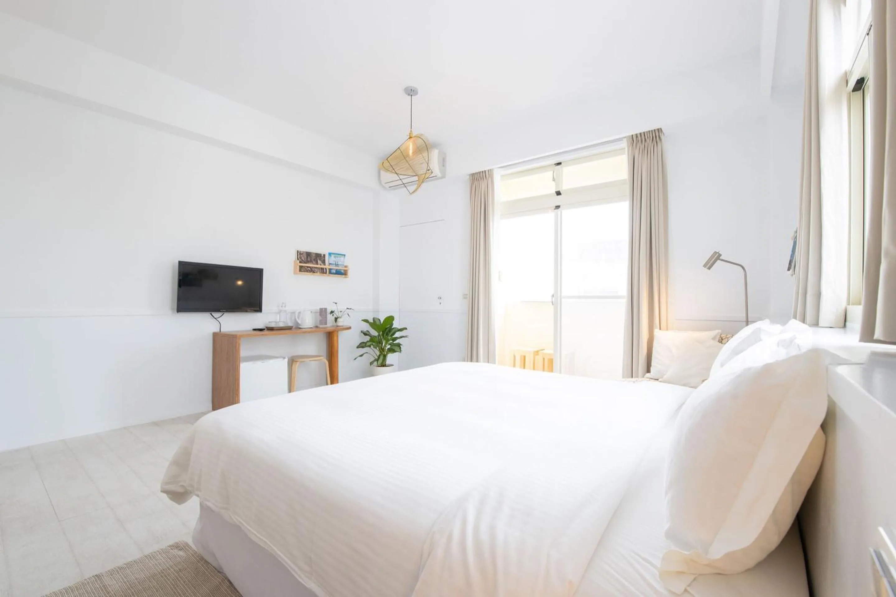 Photo of the whole room, Bed in OwlStay The Salt