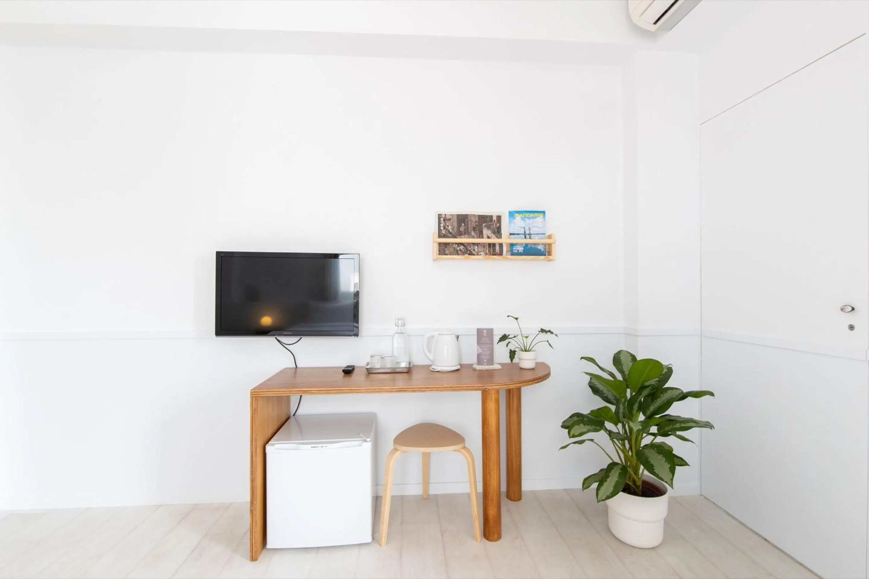 TV and multimedia in OwlStay The Salt