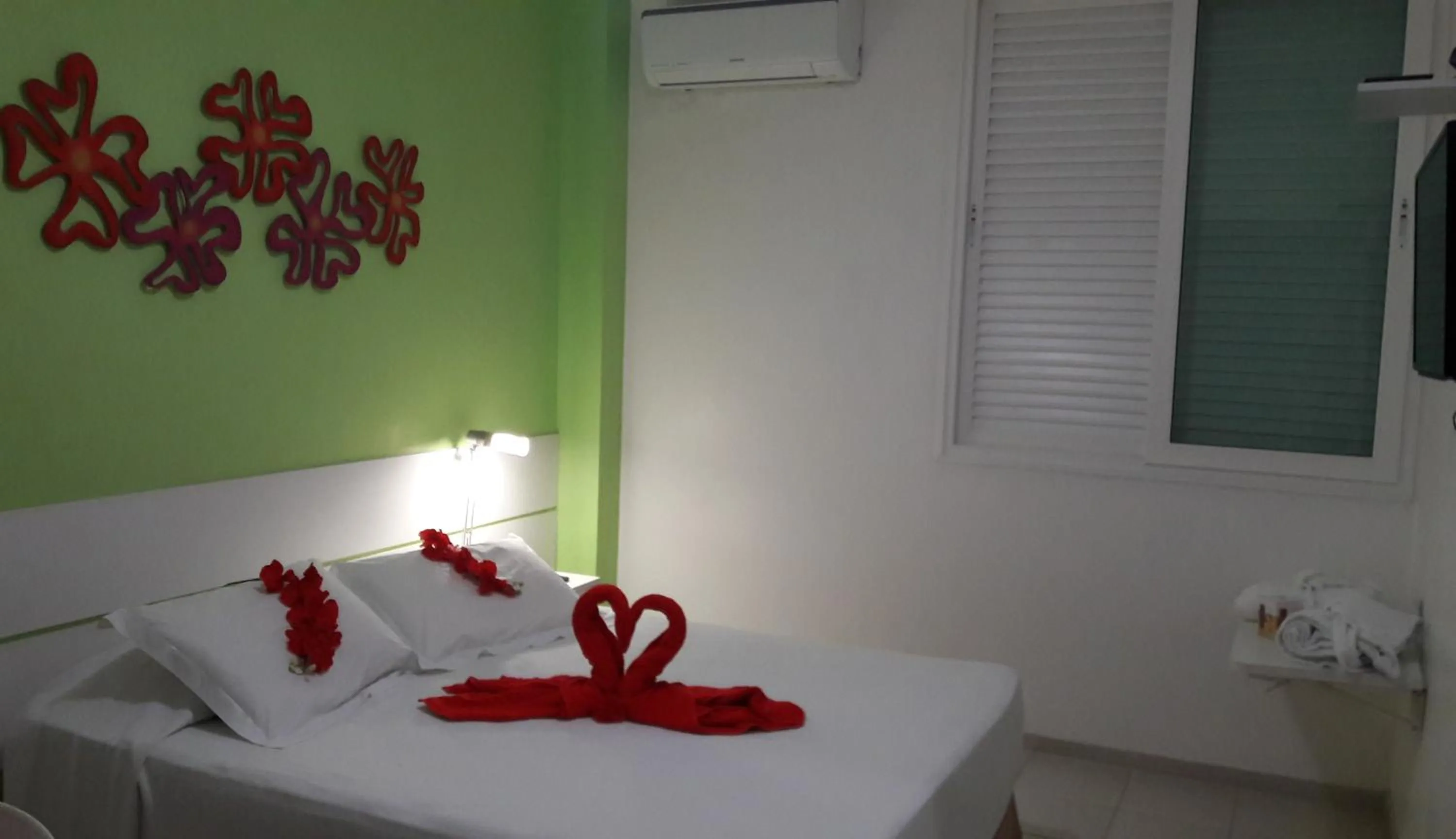 Photo of the whole room, Bed in Coqueiros Express Hotel