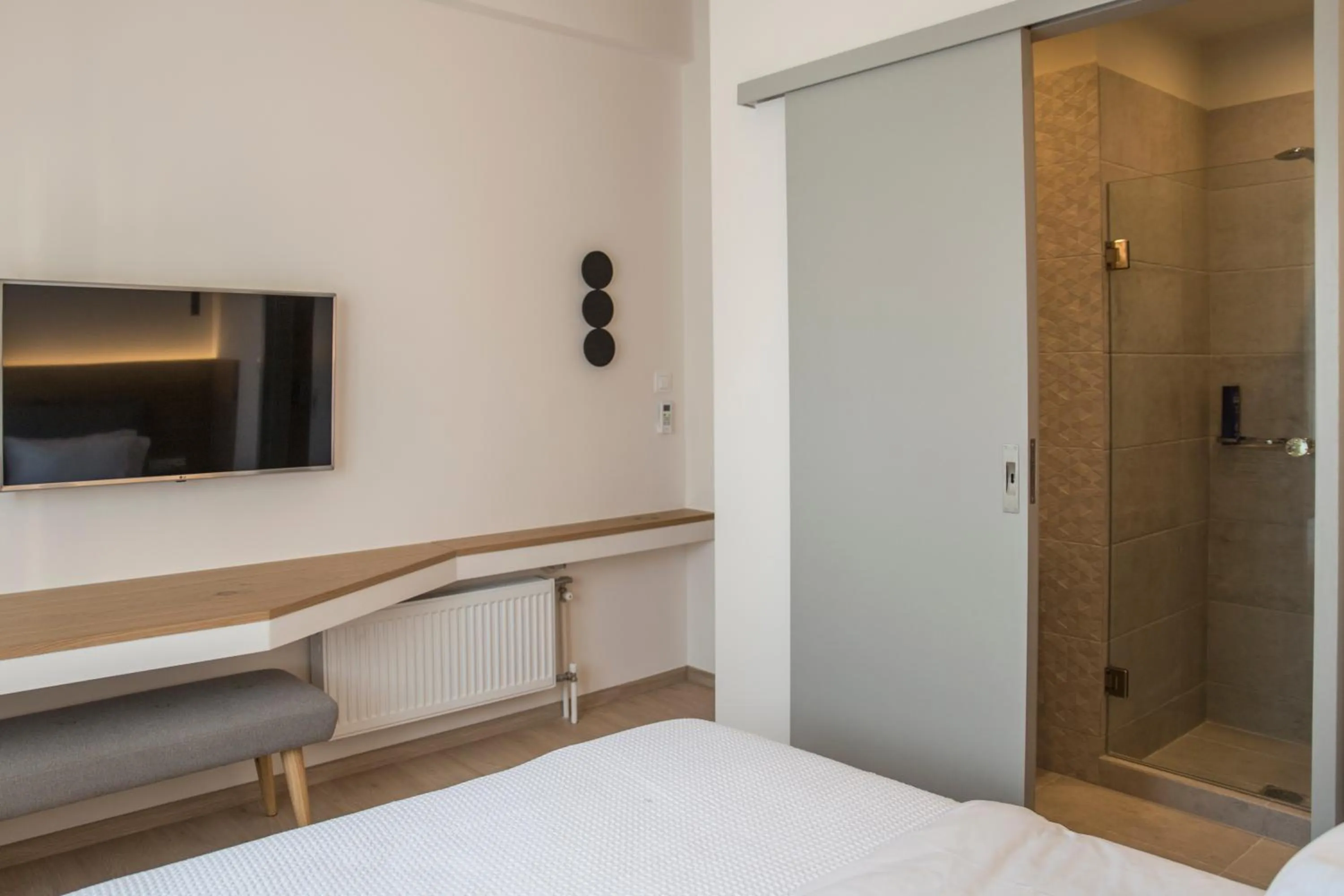 Shower, Bed in Athens Life