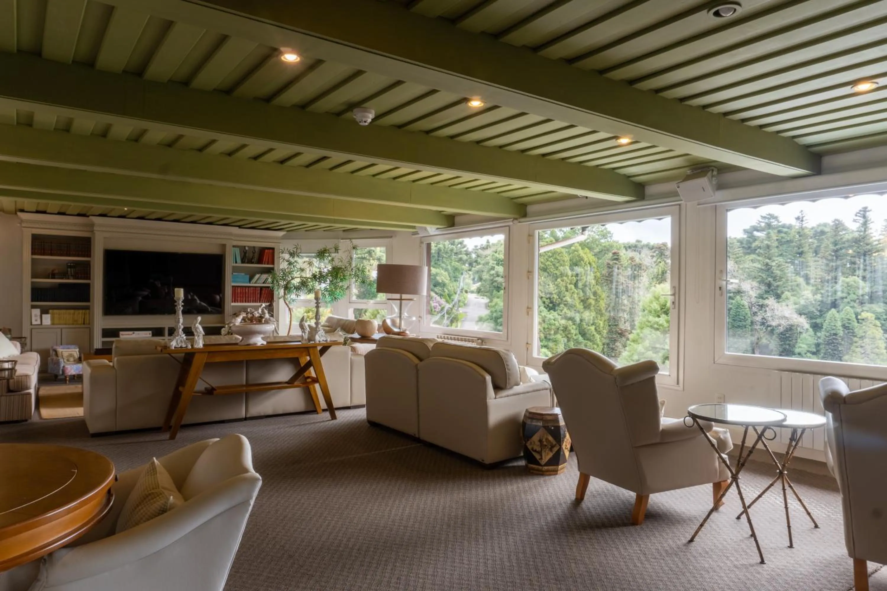 Communal lounge/ TV room in Hotel Estalagem St. Hubertus