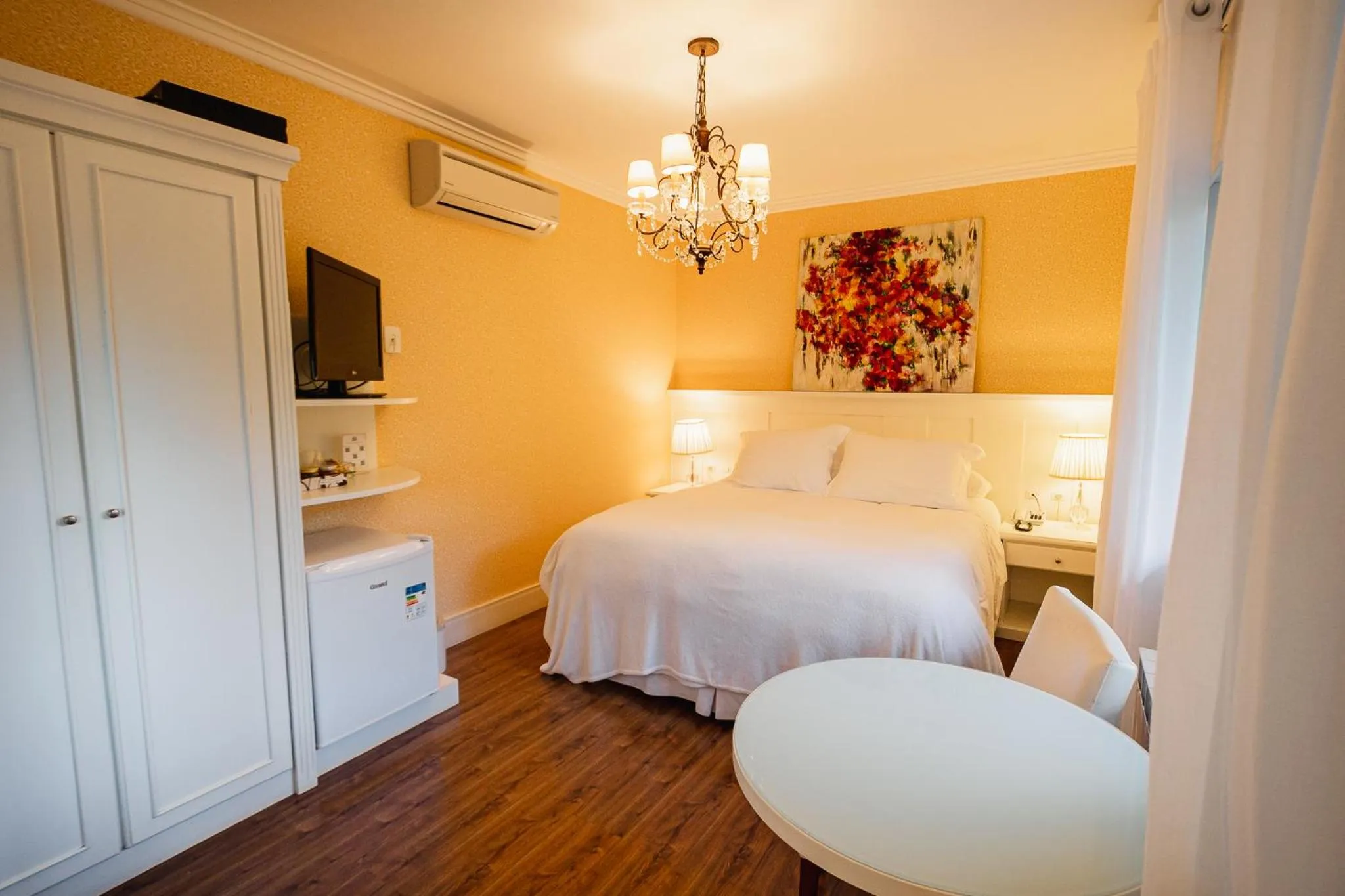 Bedroom, Bed in Hotel Estalagem St. Hubertus