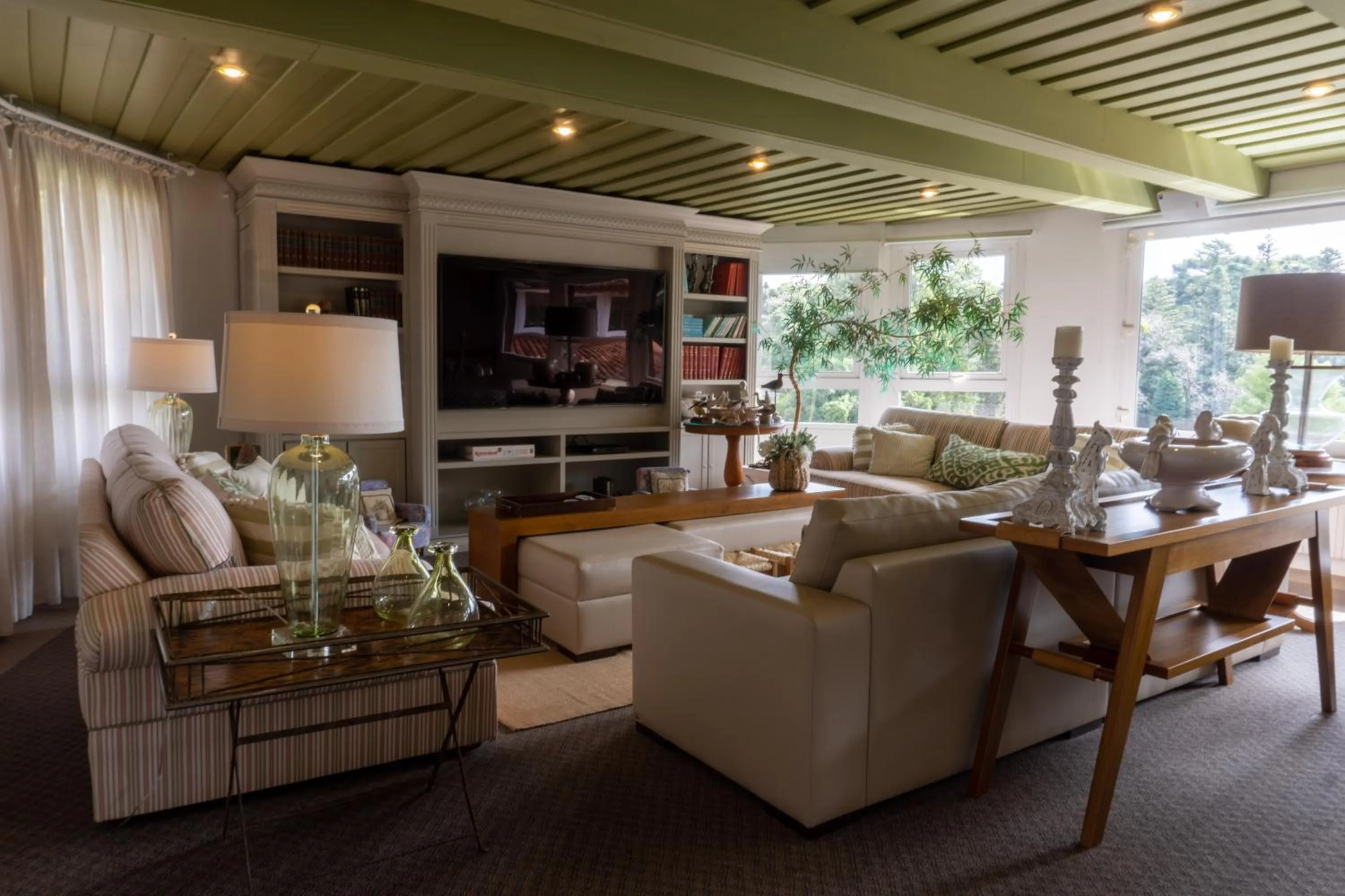 Communal lounge/ TV room in Hotel Estalagem St. Hubertus