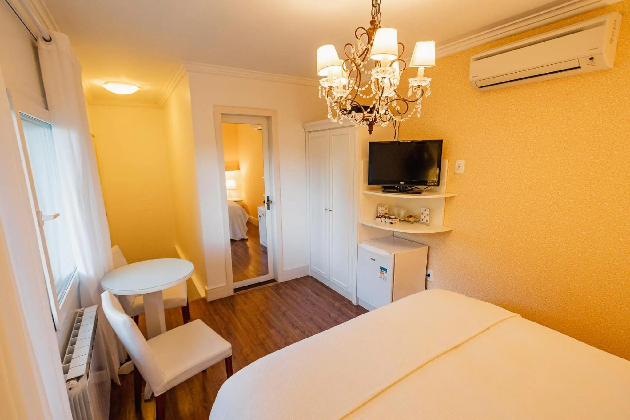 Bedroom, Bed in Hotel Estalagem St. Hubertus