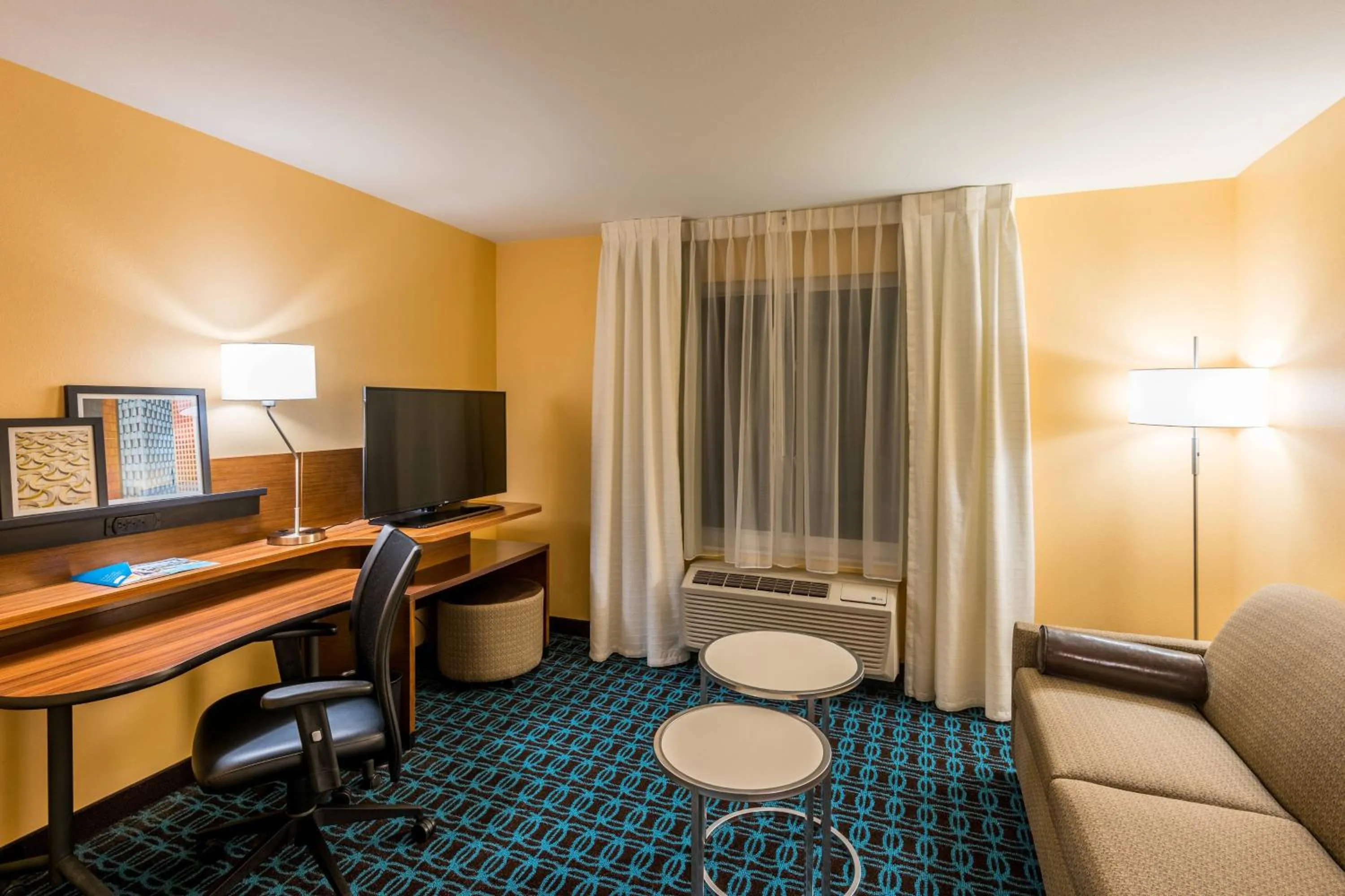 Living room in Fairfield Inn & Suites by Marriott Atlanta Fairburn