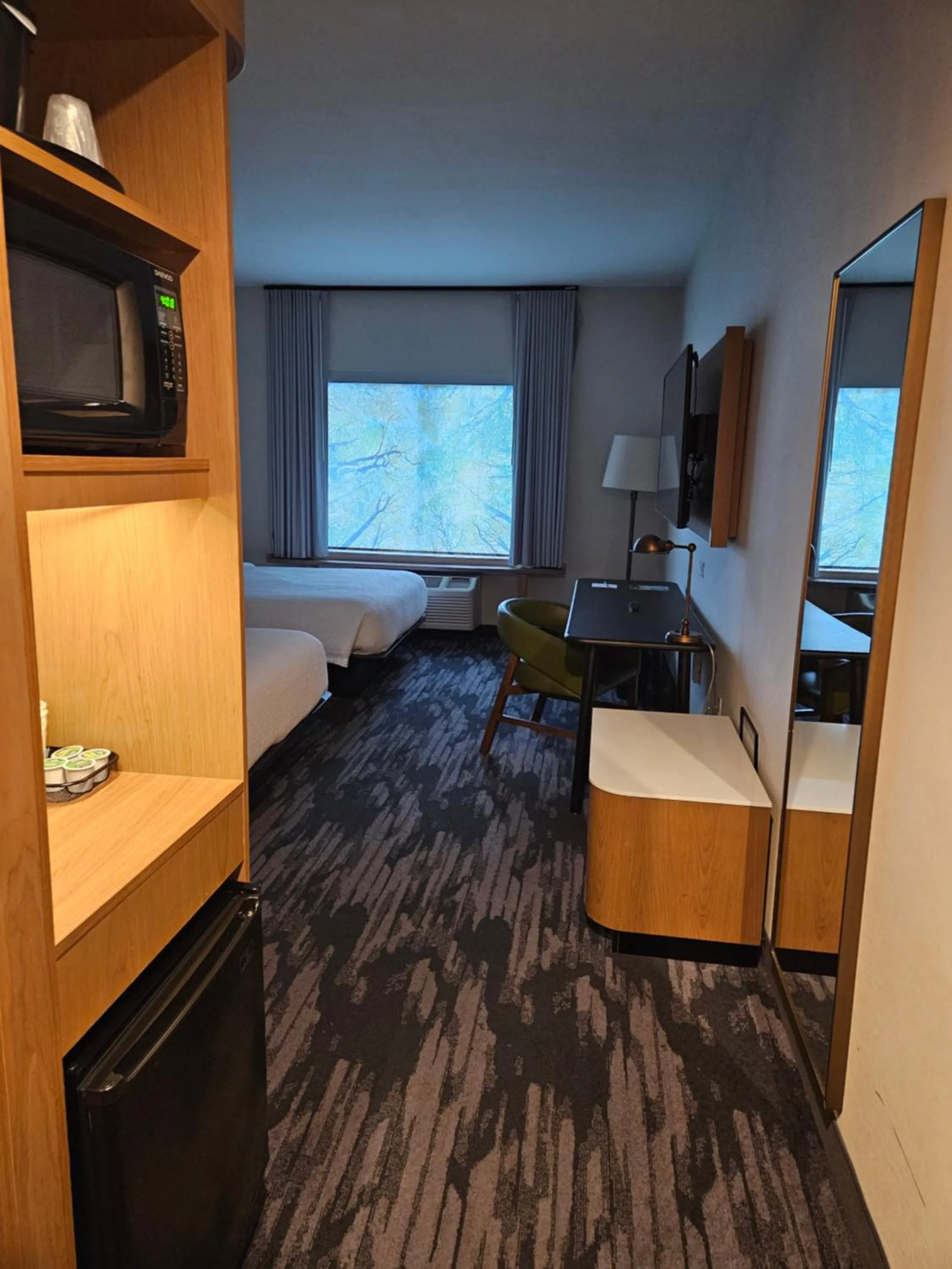 microwave, Bed in Fairfield Inn & Suites by Marriott Athens