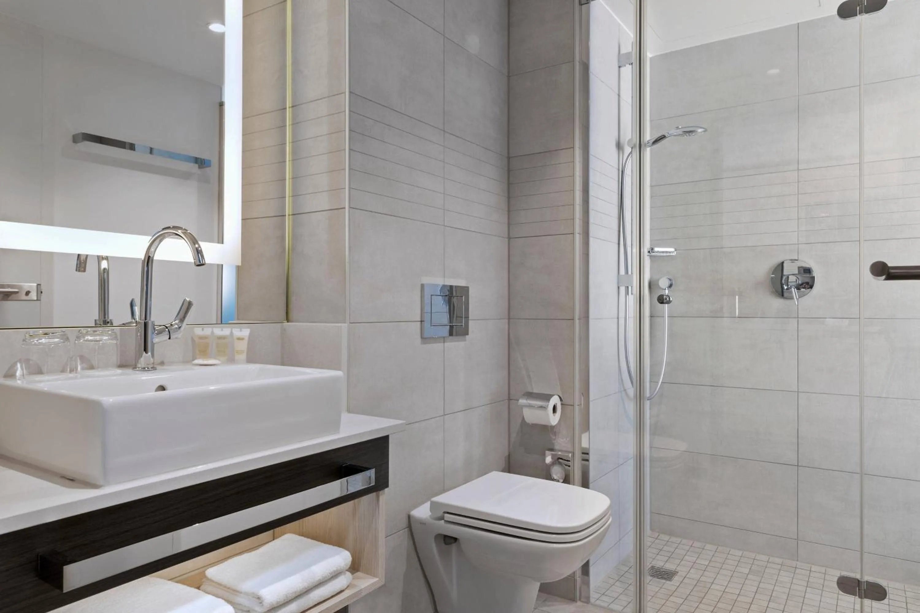 Bathroom in Courtyard by Marriott Oberpfaffenhofen Munich South