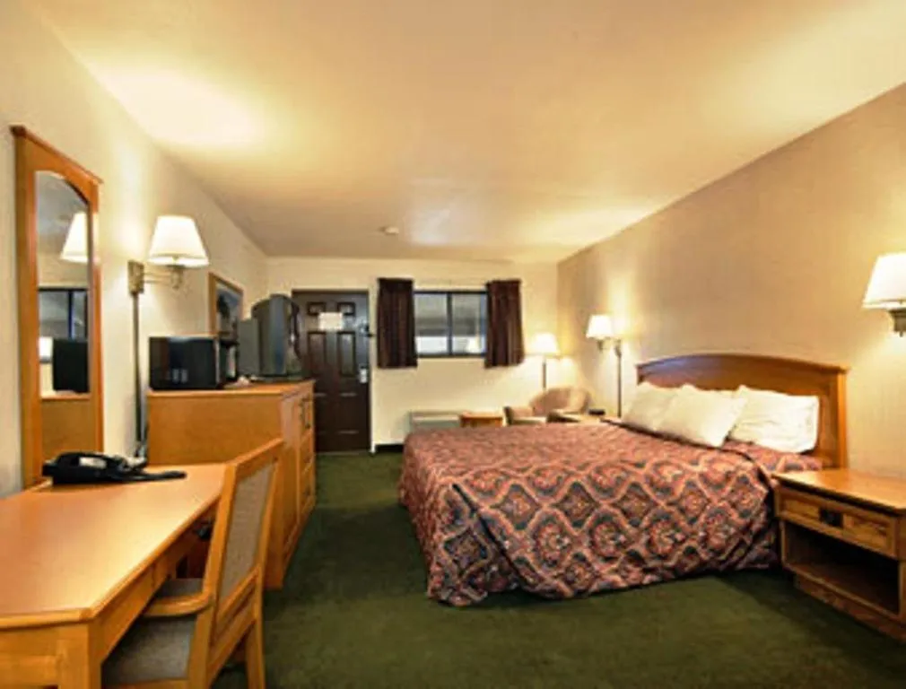 Photo of the whole room, Bed in Travelodge by Wyndham Lemoore Near Naval Air Station