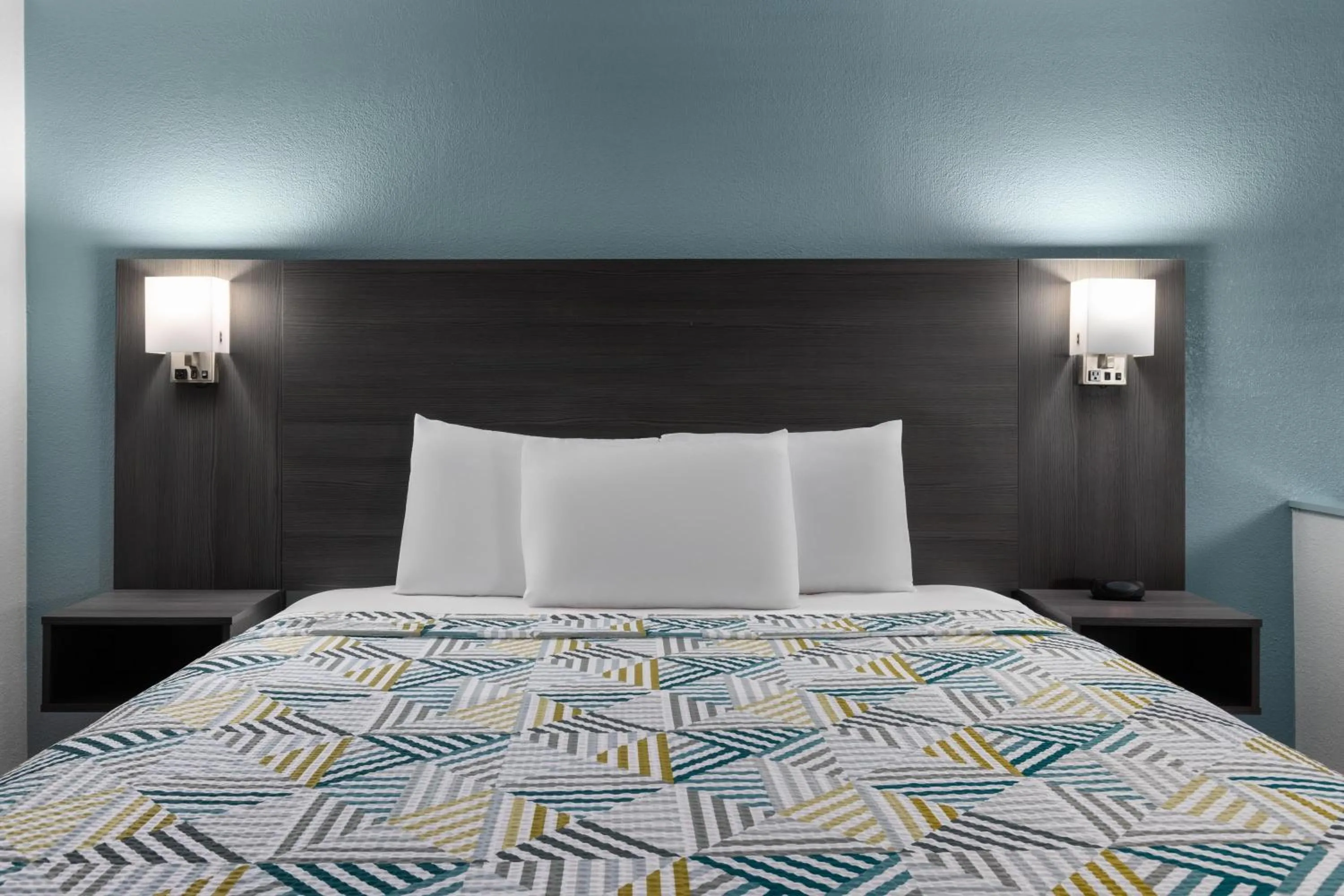 Bedroom, Bed in Red Lion Inn & Suites Lemoore